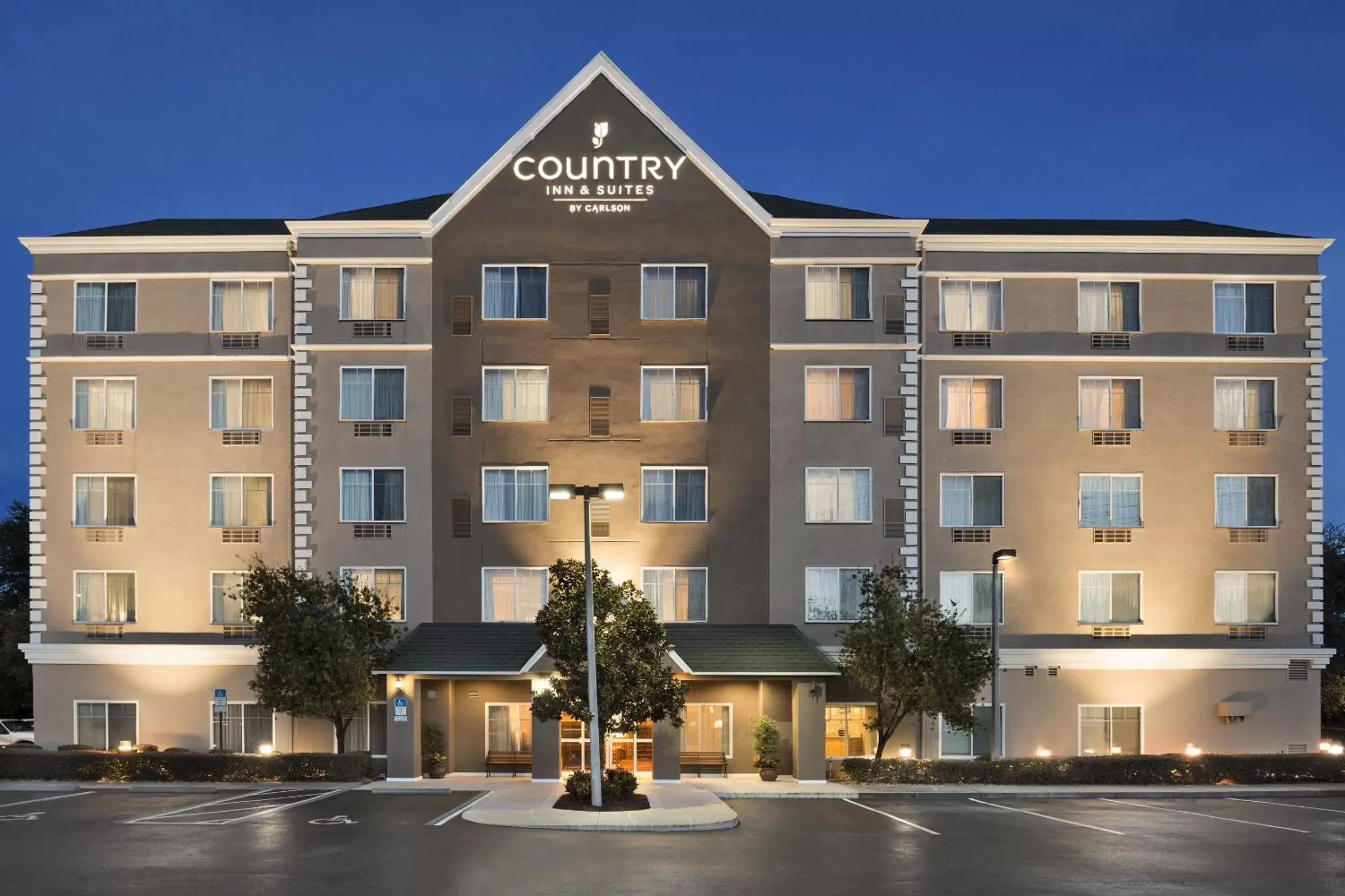 Property Building in Country Inn & Suites by Radisson, Ocala, FL