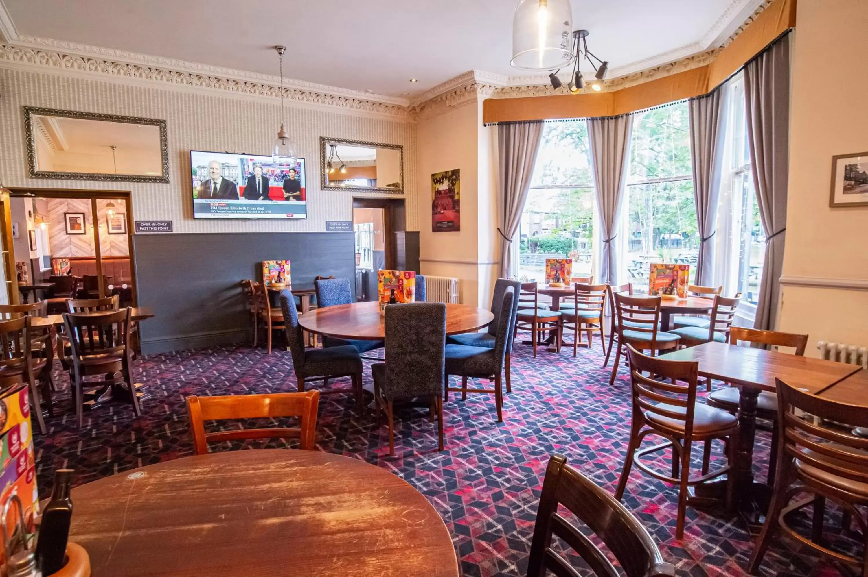 Restaurant/Places to Eat in Highfield Hotel