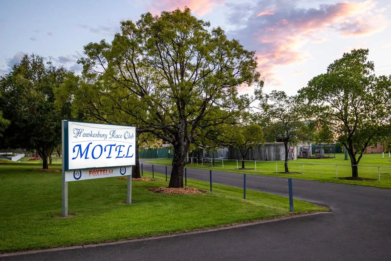 Property building in Hawkesbury Race Club Motel