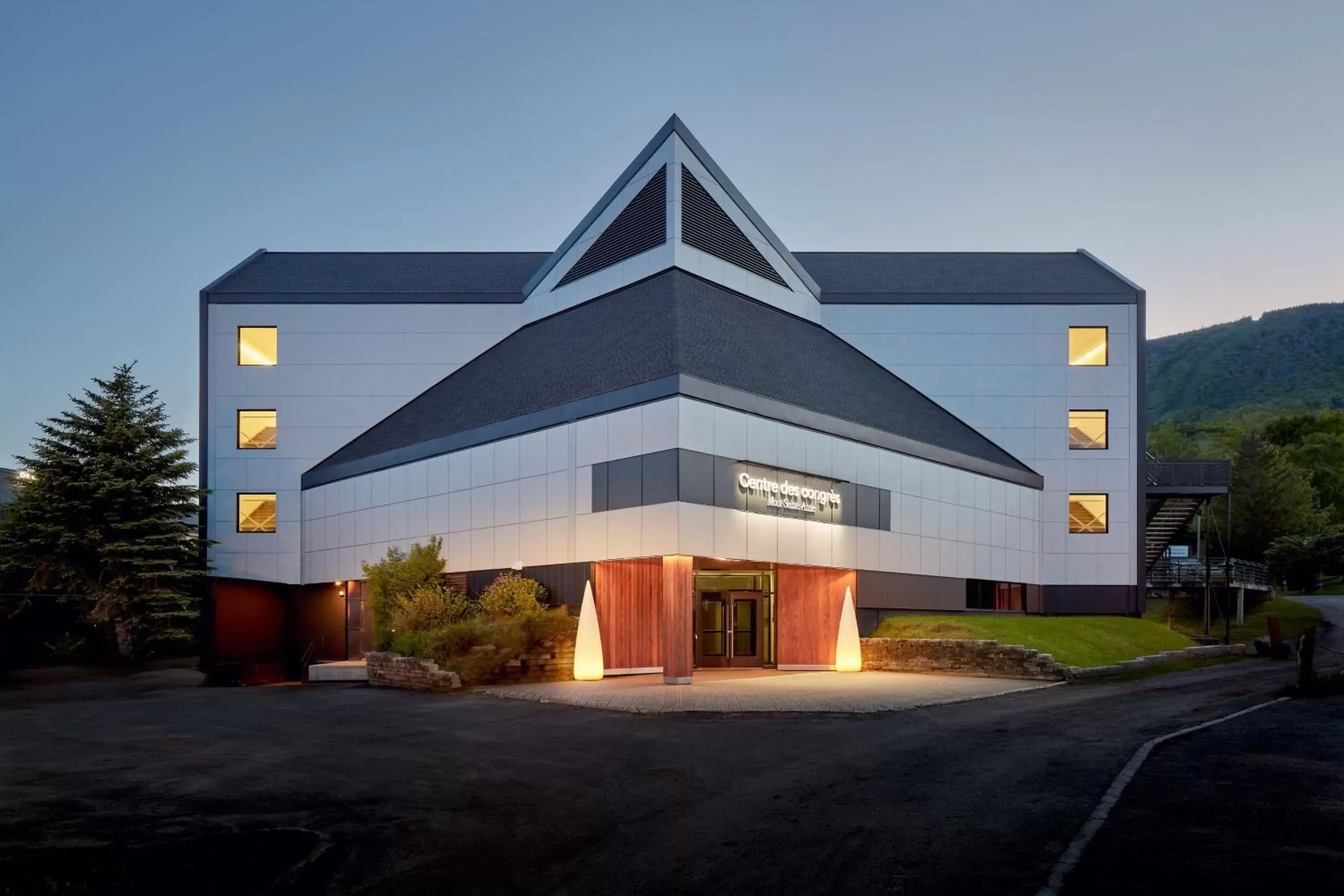 Meeting/conference room, Property Building in Delta Hotels by Marriott Mont Sainte-Anne, Resort & Convention Center