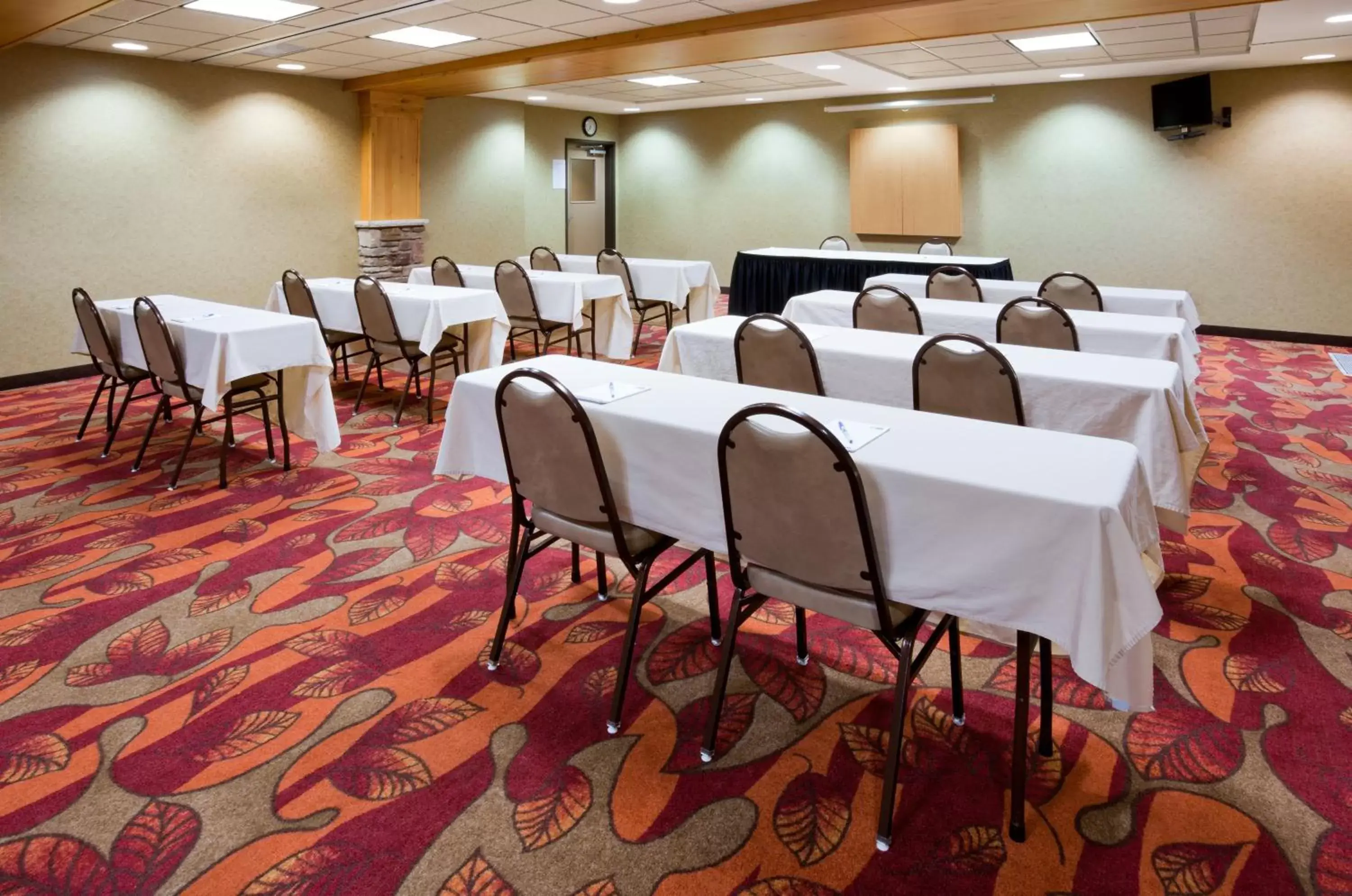 Meeting/conference room in Holiday Inn Express Hotel & Suites Brainerd-Baxter, an IHG Hotel