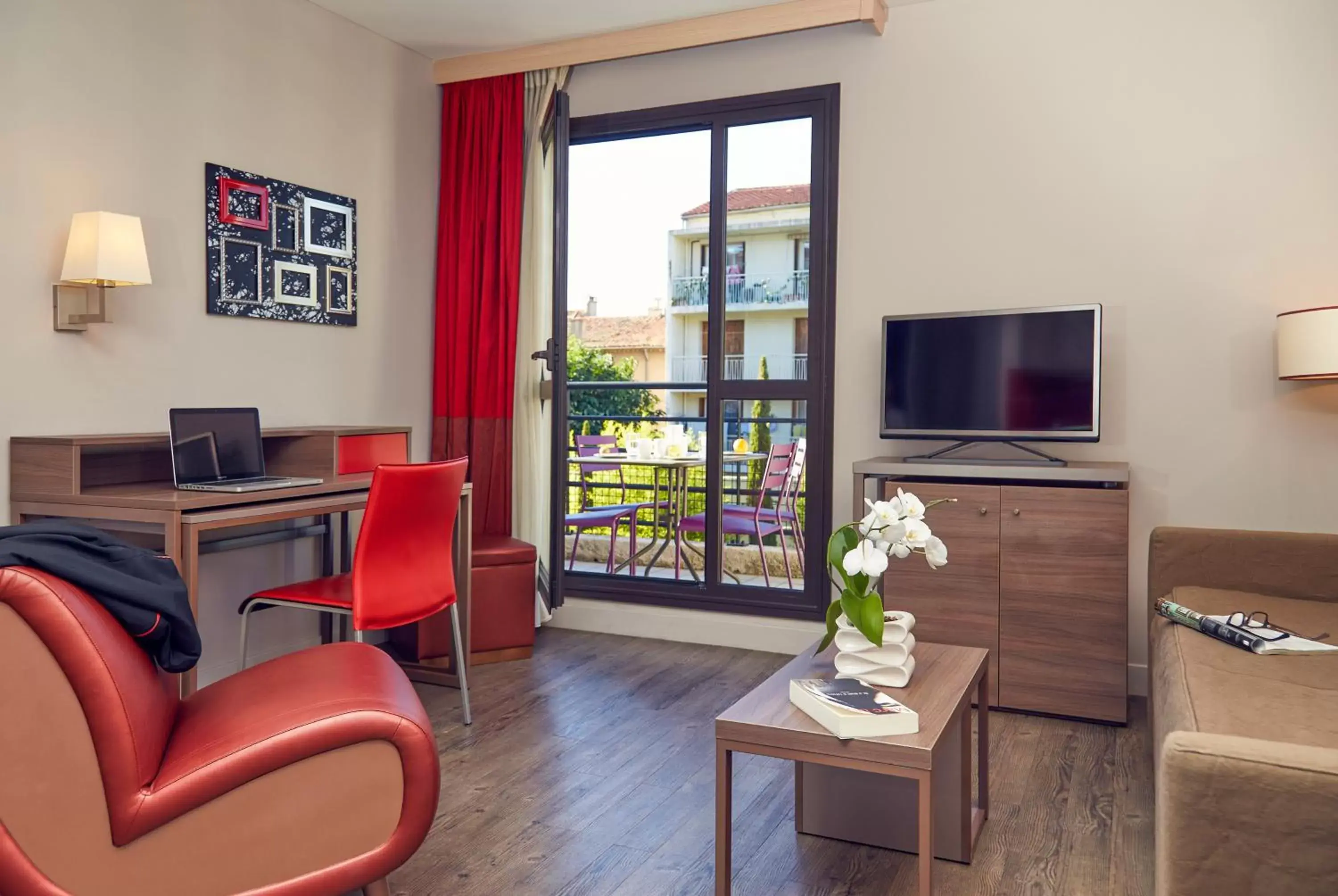 Living room, Seating Area in Aparthotel Adagio Aix-en-Provence Centre