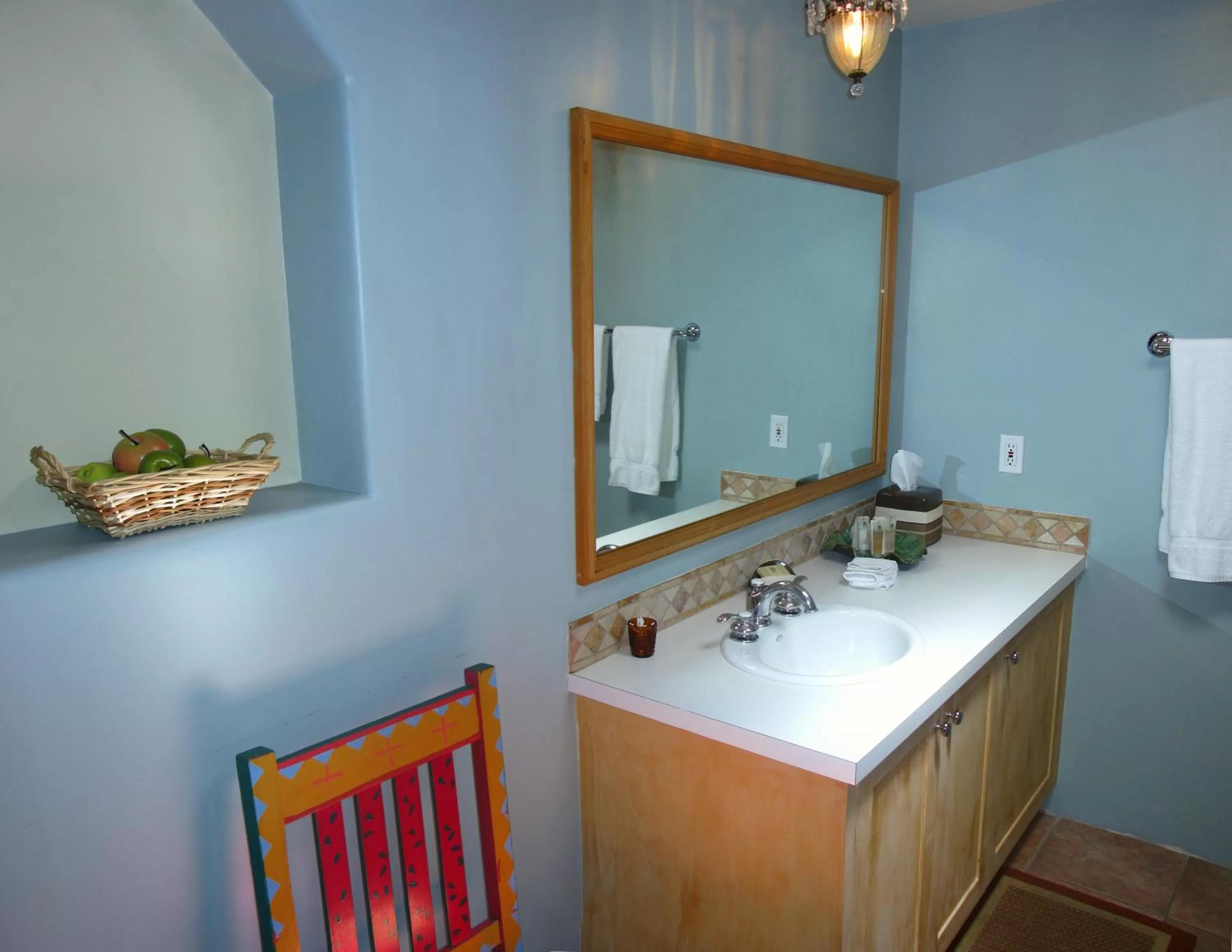 Decorative detail, Bathroom in Casa de Tres Lunas/House of Three Moons