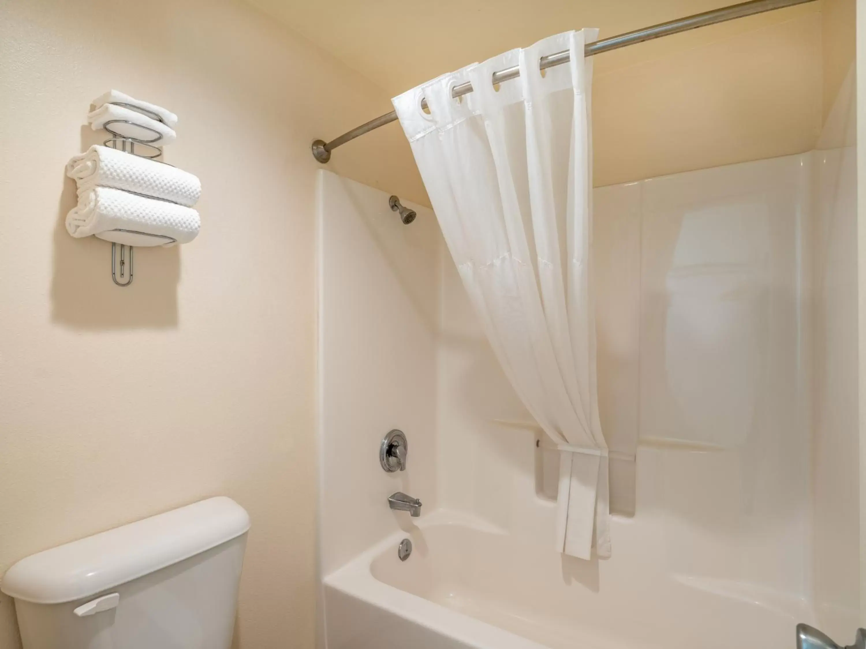 Bathroom in Super 8 by Wyndham Hardin Little Bighorn Battlefield