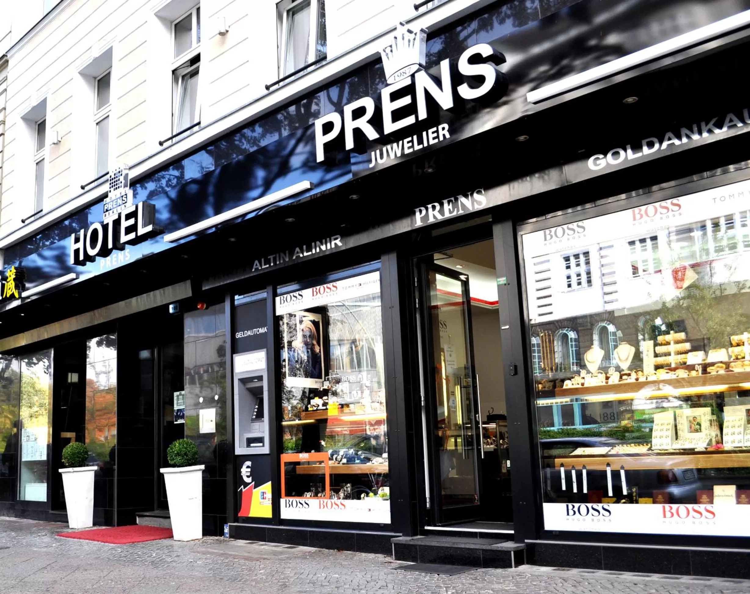 Facade/entrance in Hotel Prens Berlin