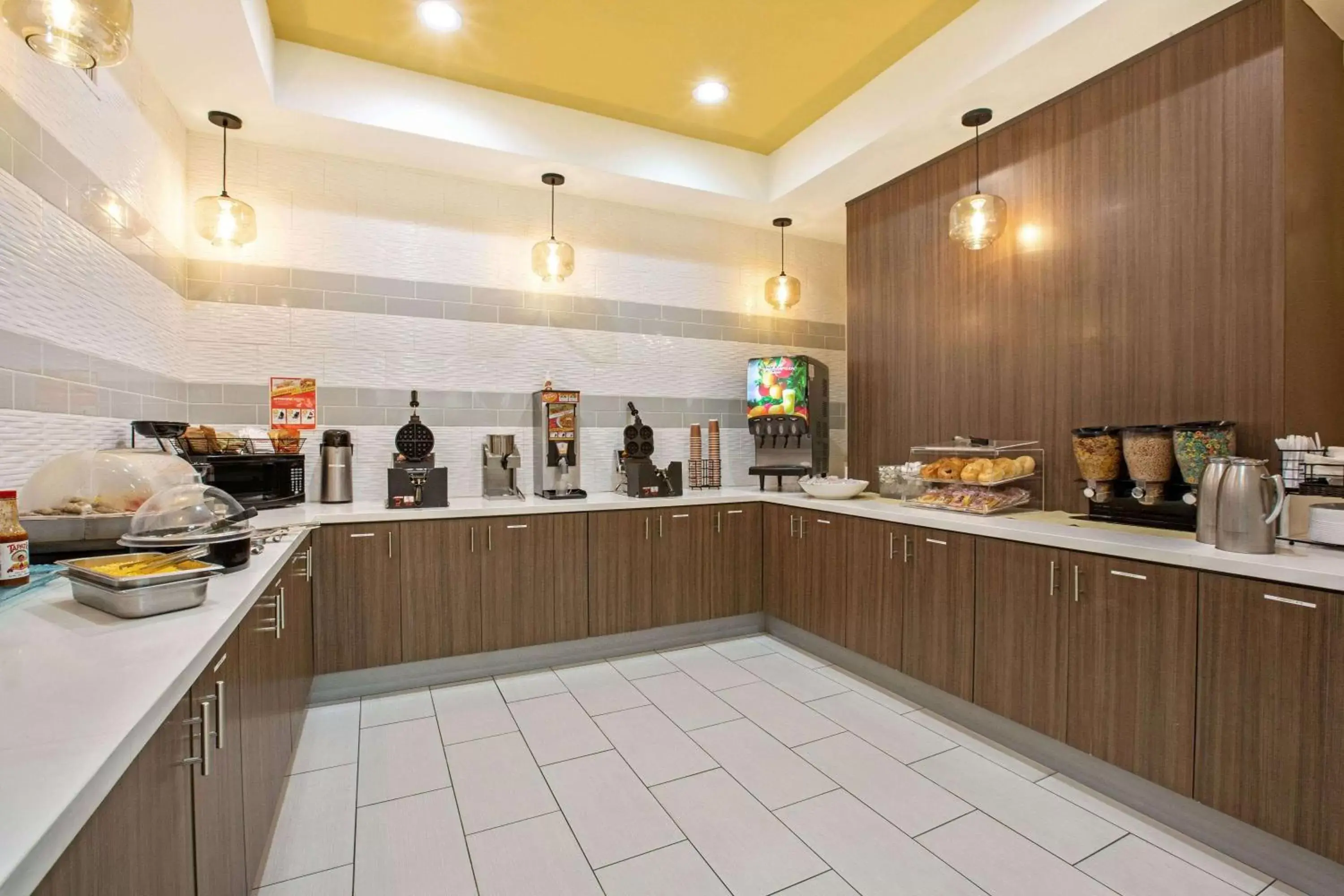 Restaurant/places to eat in La Quinta by Wyndham NE Long Beach/Cypress Restaurant/places to eat in La Quinta by Wyndham NE Long Beach/Cypress