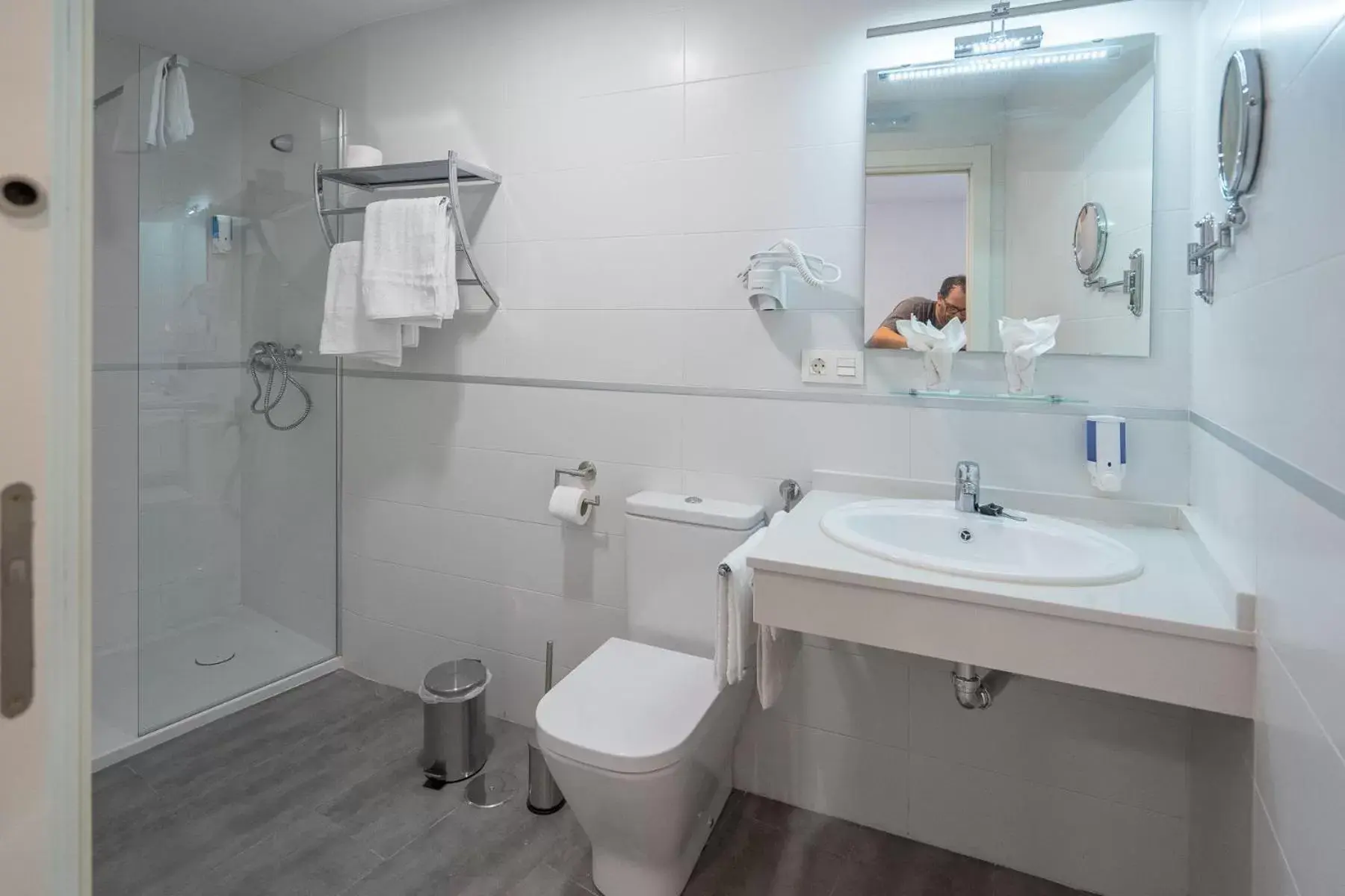 Shower, Bathroom in Apartamentos La Laguna