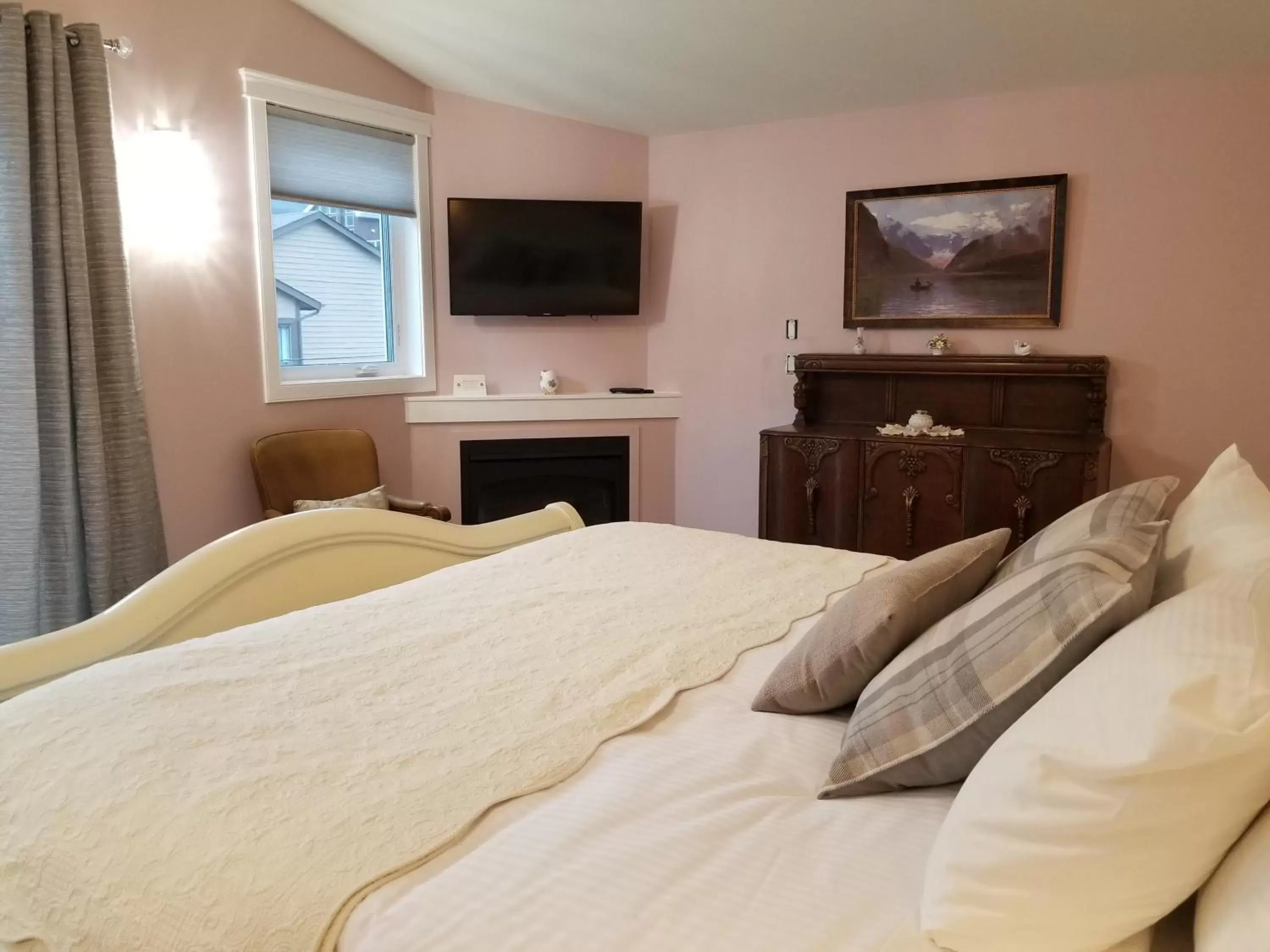 Bedroom, Bed in Lady MacDonald Country Inn