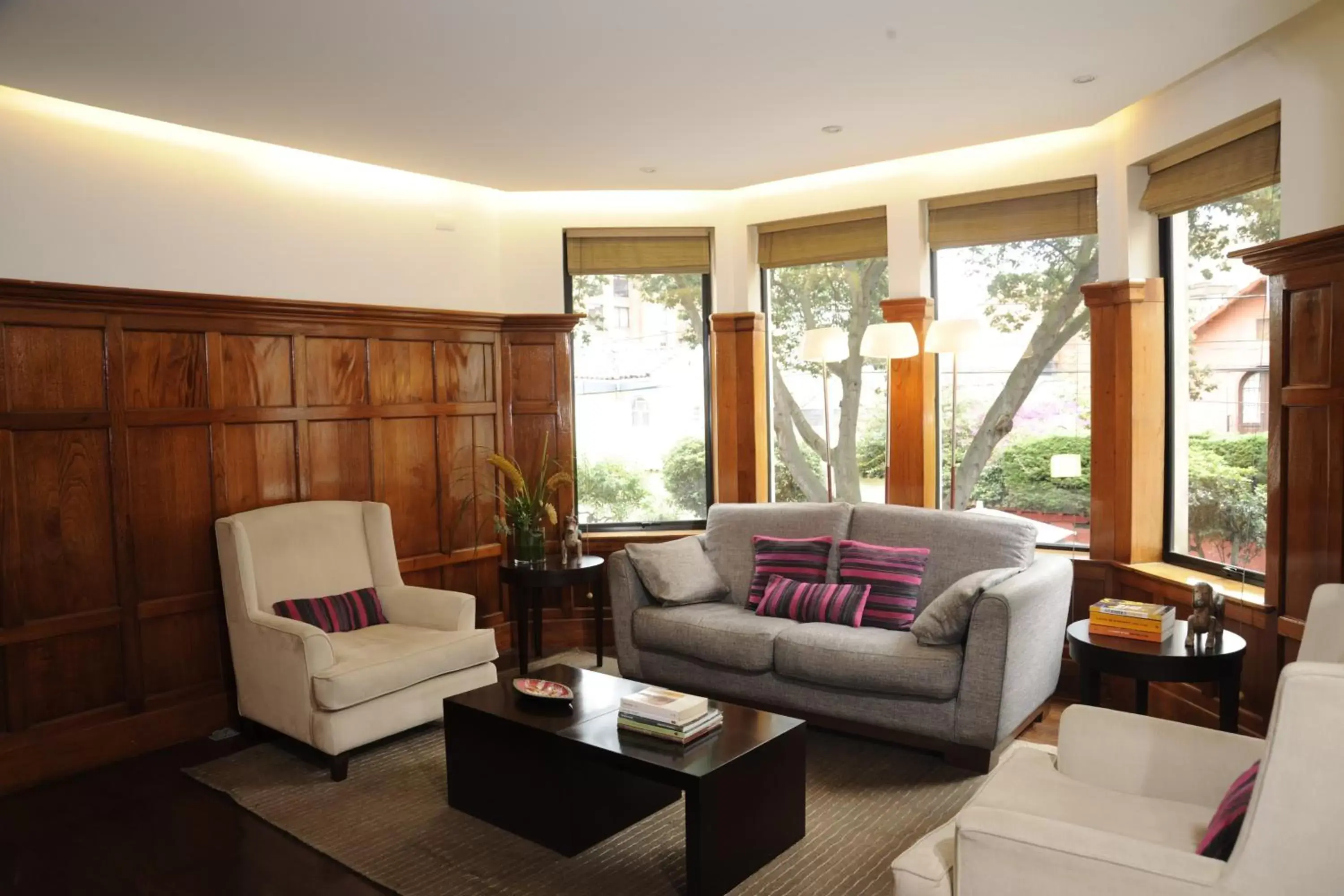 Lobby or reception, Seating Area in Hotel bh La Quinta