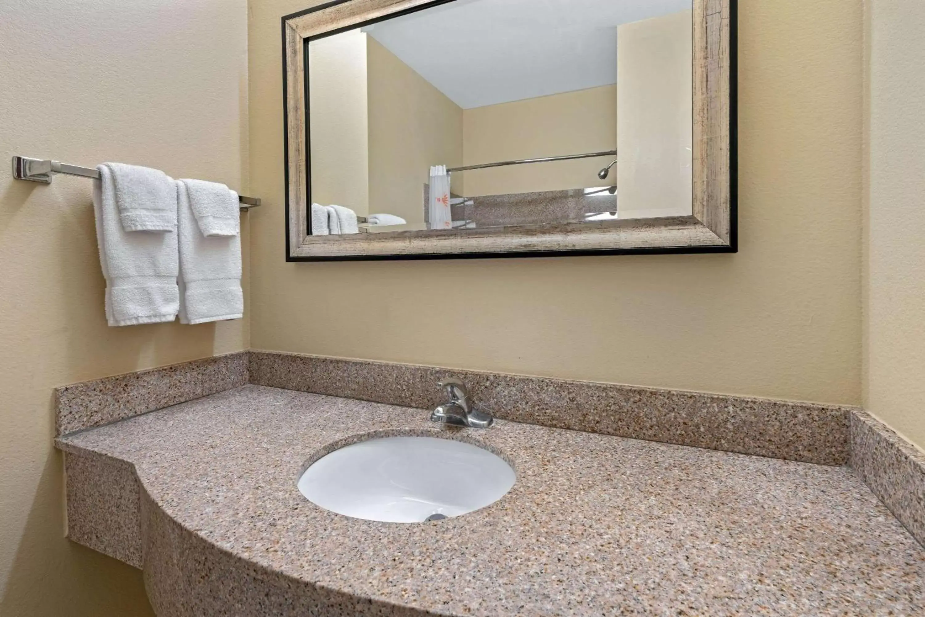 Bathroom in La Quinta by Wyndham Morgan City