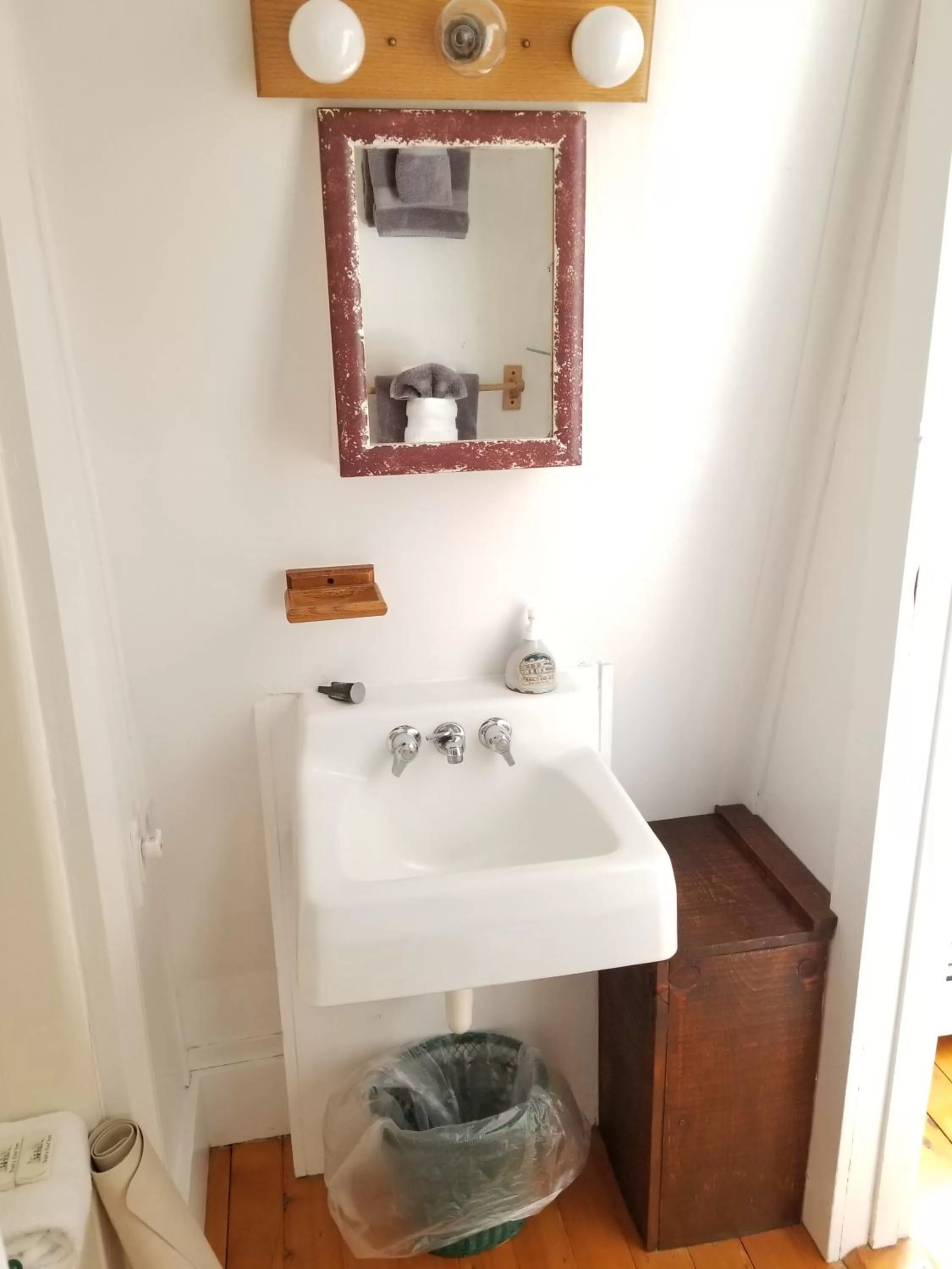 Bathroom in Trails End Inn