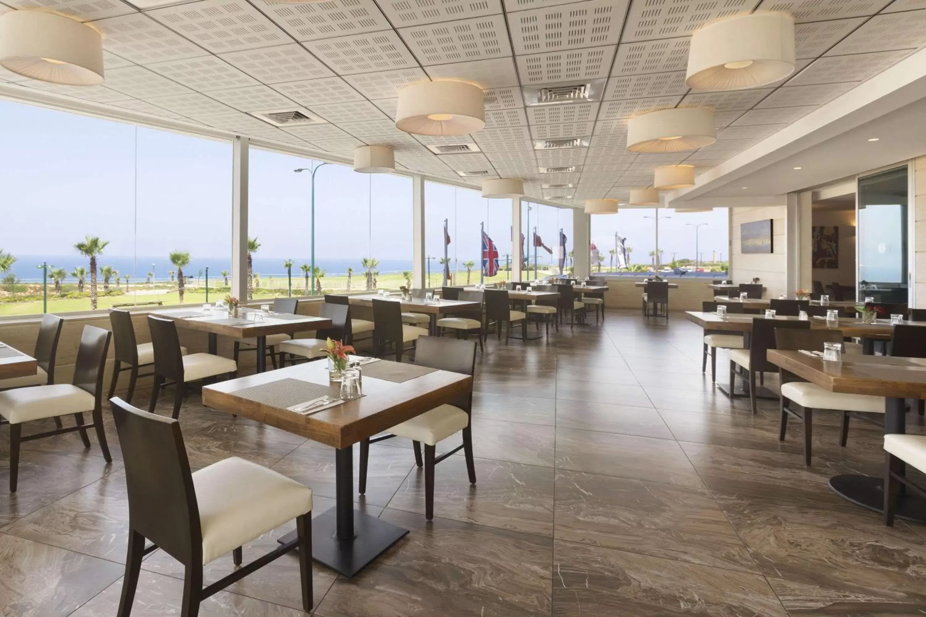 Restaurant/Places to Eat in Ramada Hotel & Suites by Wyndham Netanya