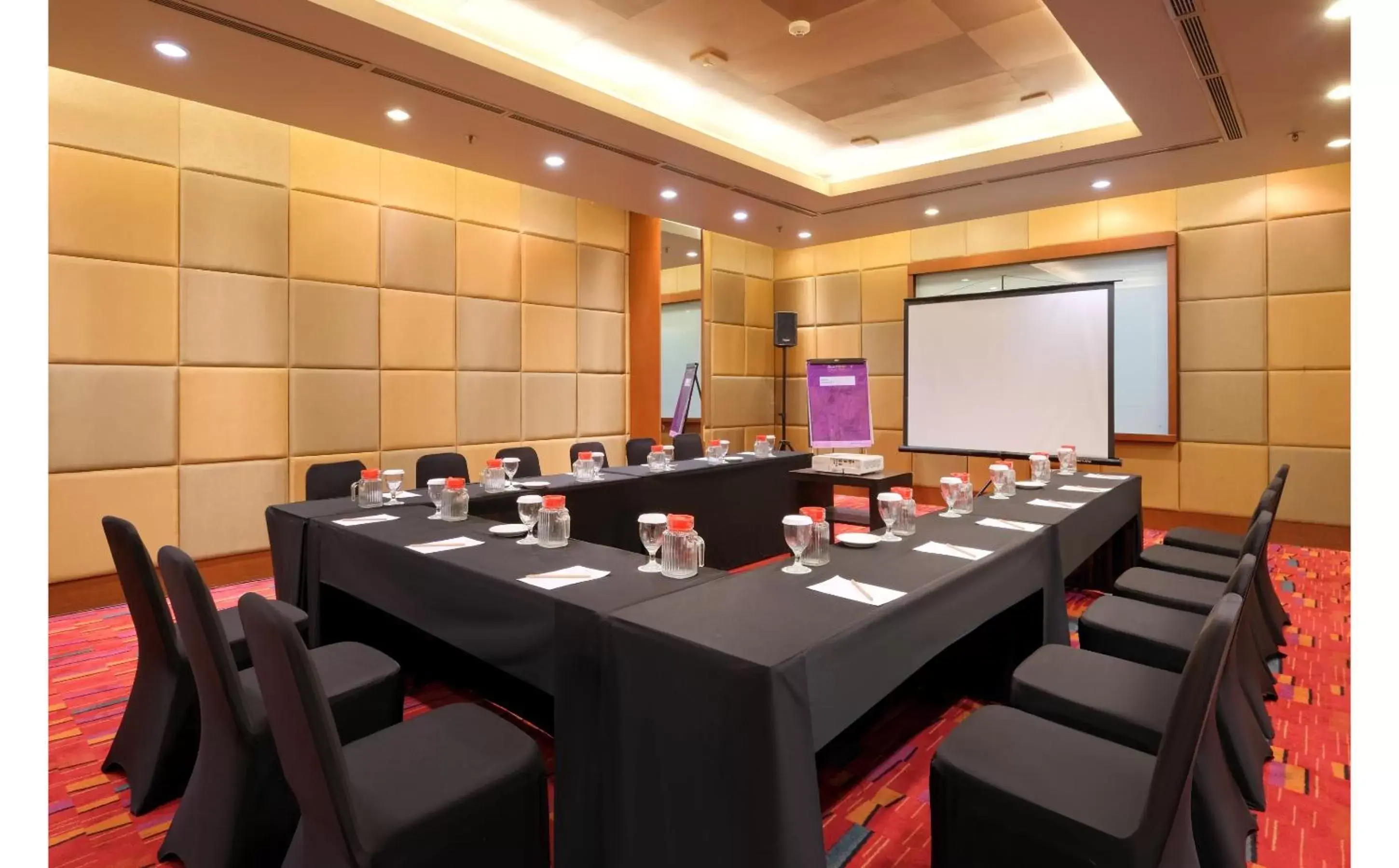 Meeting/conference room in Quest Hotel Simpang Lima - Semarang by ASTON