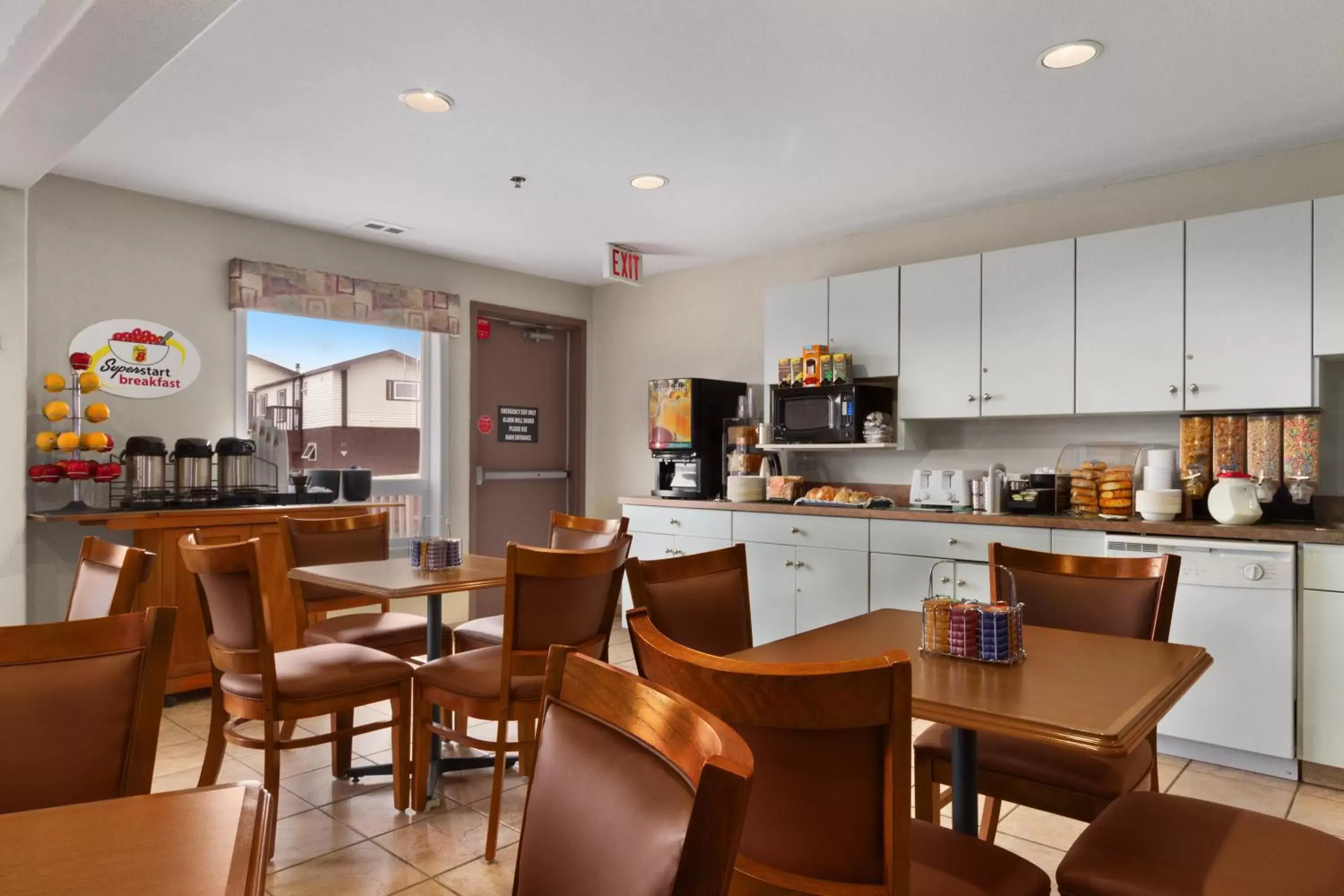 Continental breakfast, Restaurant/Places to Eat in Super 8 by Wyndham Yellowknife