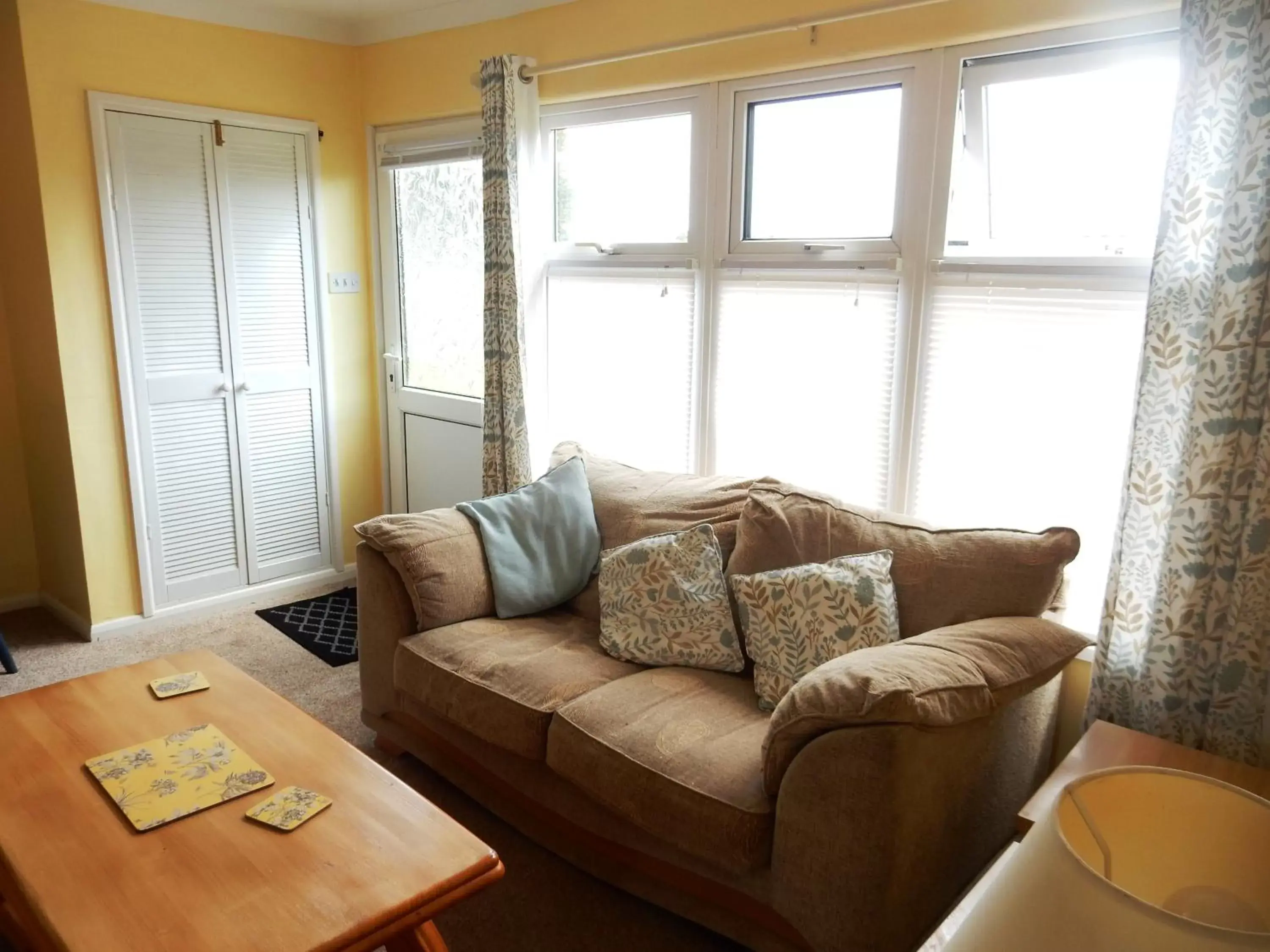 Living room, Seating Area in Sheena's Dartmouth Chalets