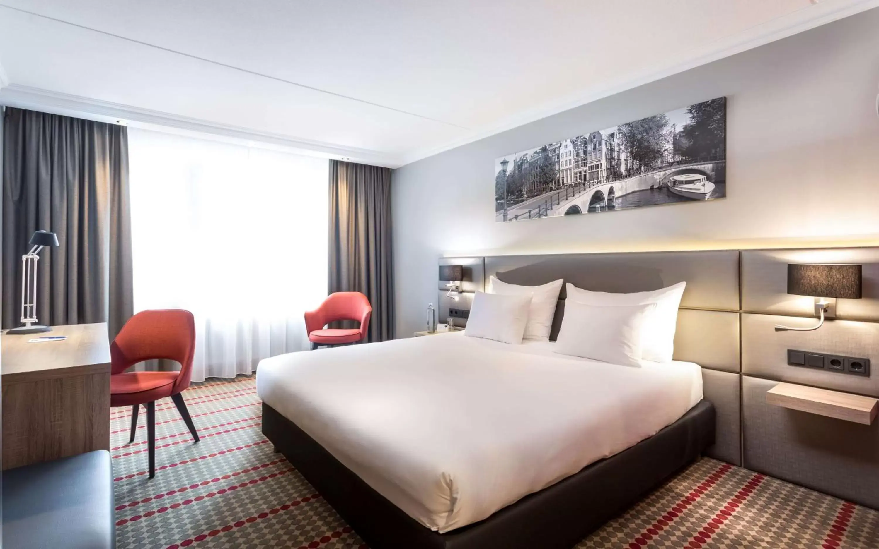 Photo of the whole room, Bed in Ramada by Wyndham Amsterdam Airport Schiphol