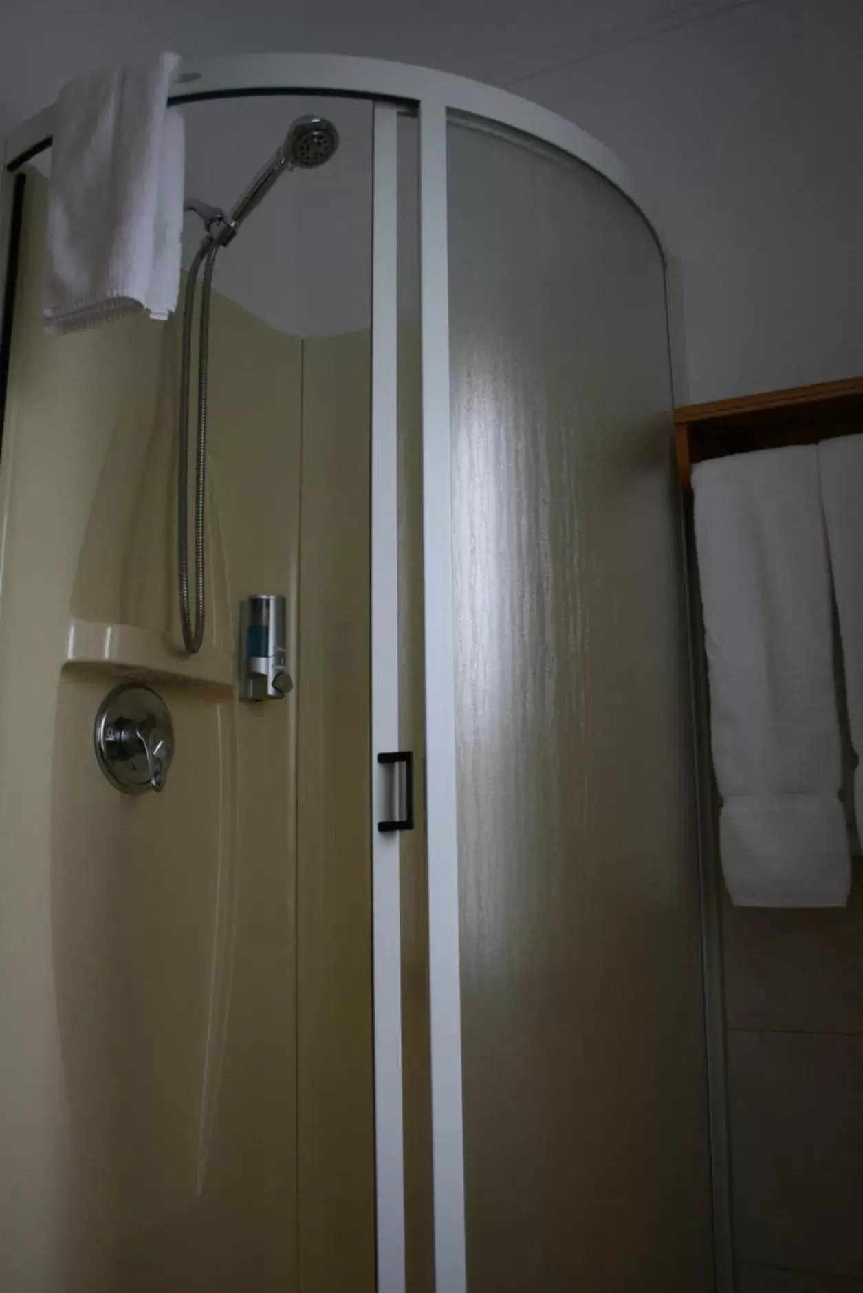 Shower, Bathroom in Auberge Presbytere Mont Lac-Vert
