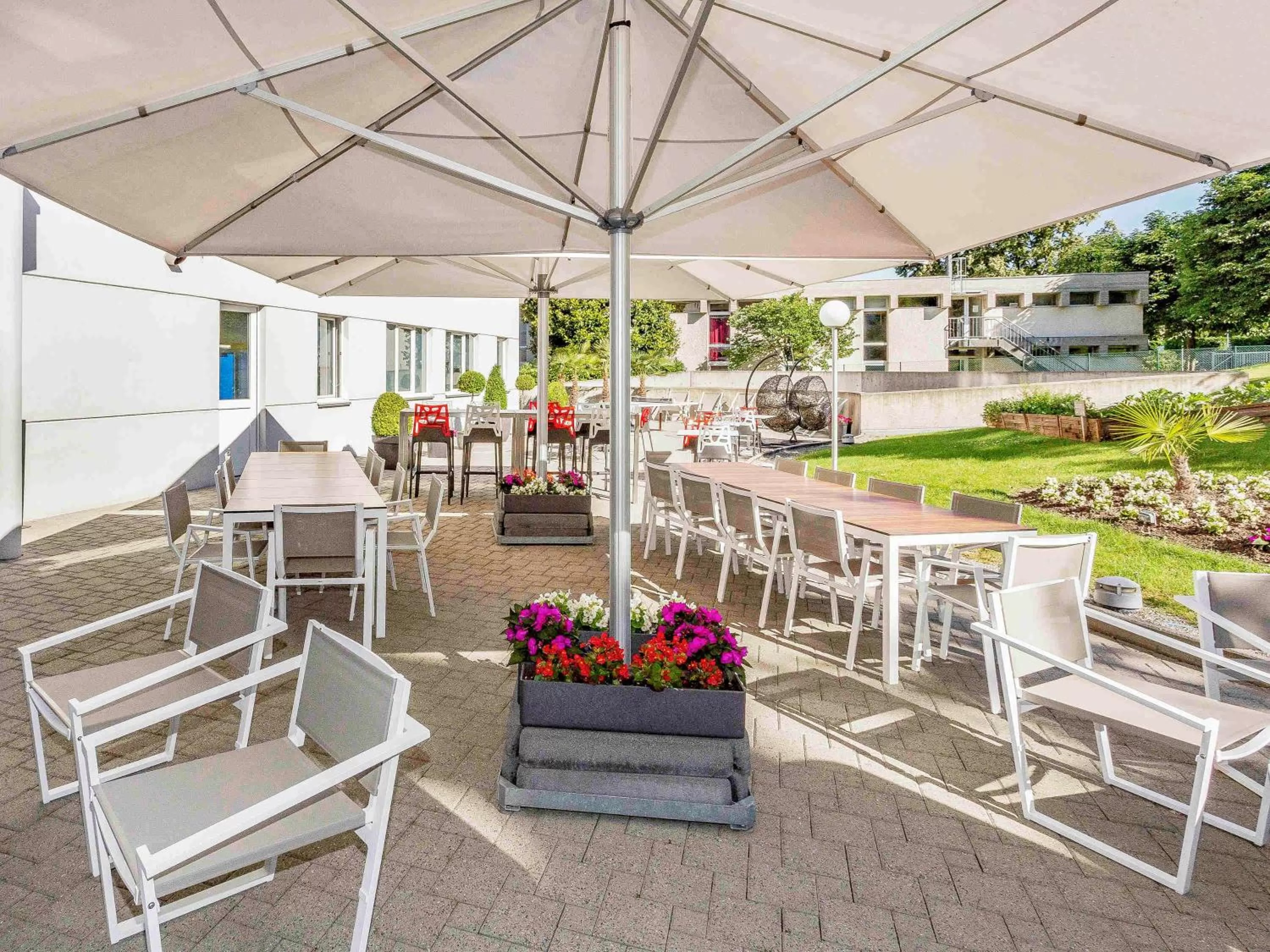 Restaurant/places to eat in Novotel Suites Genève Aéroport