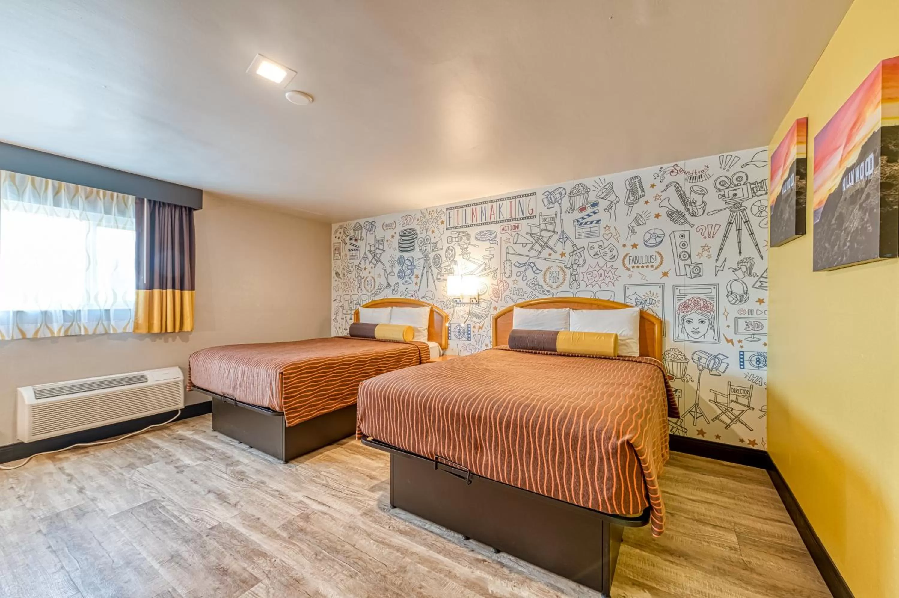 Bed in La Mirage Inn - Hollywood