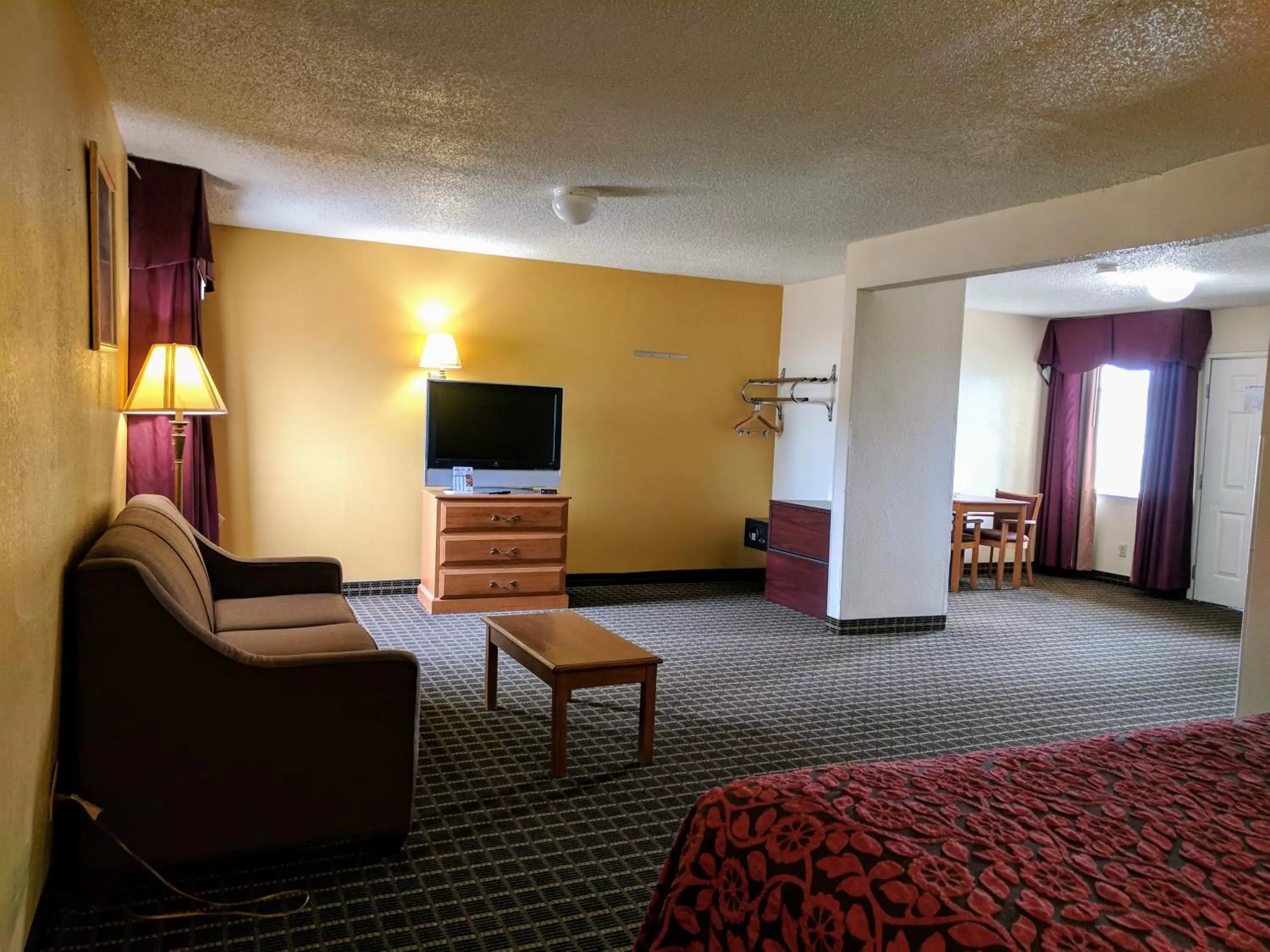 Photo of the whole room, Seating Area in Days Inn by Wyndham San Antonio Interstate Hwy 35 North
