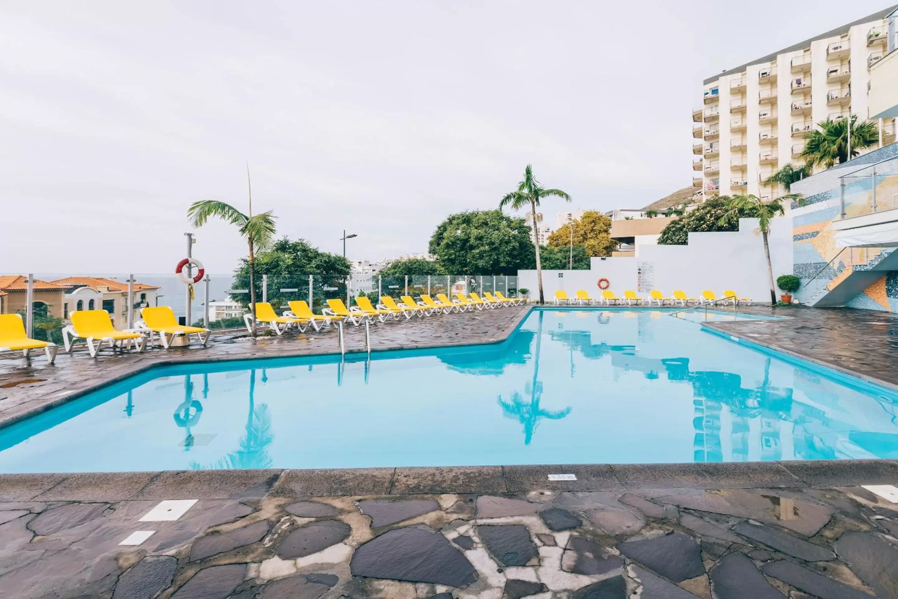 Swimming Pool in Muthu Raga Madeira Hotel