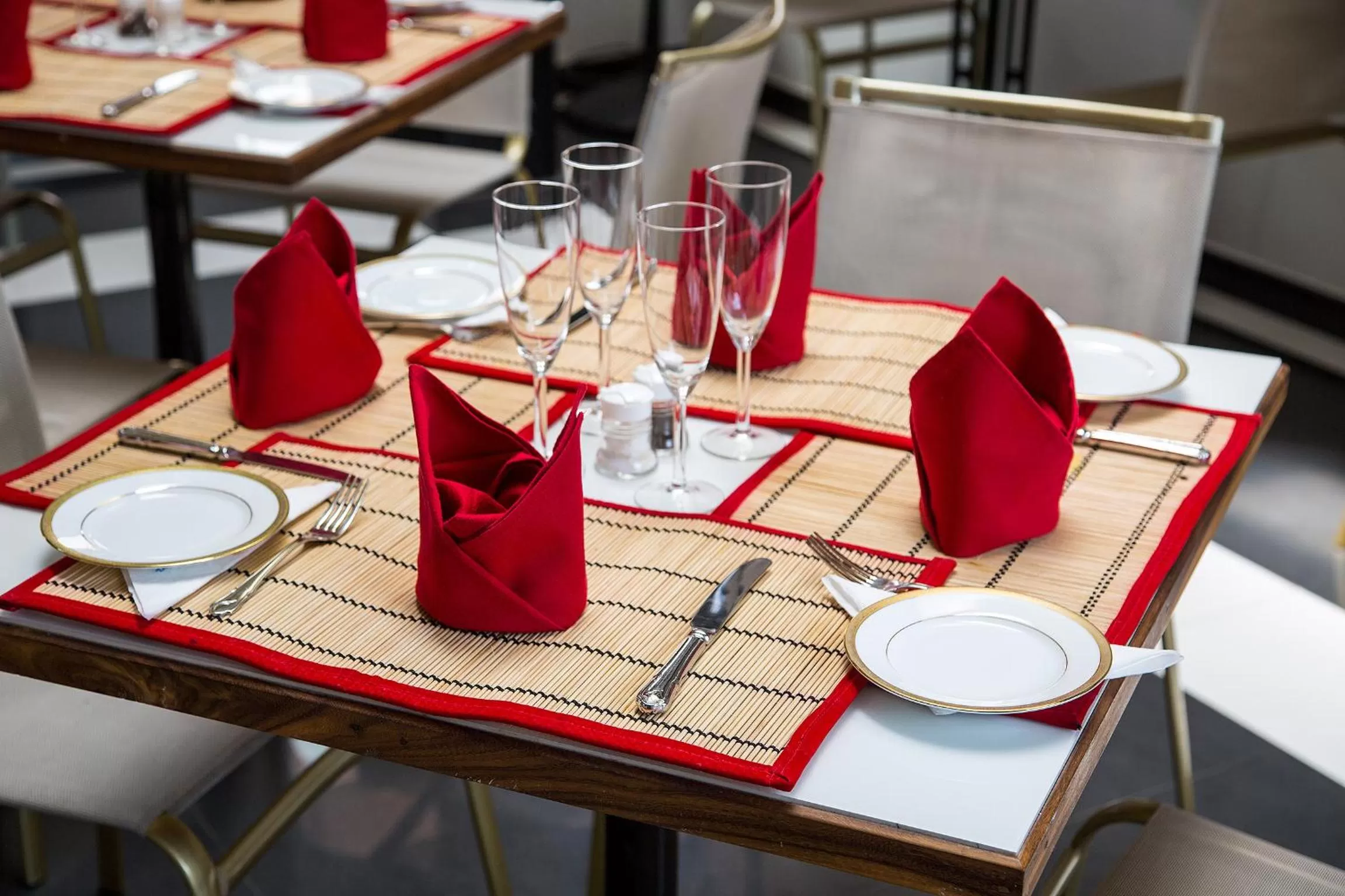 Restaurant/places to eat in Suriya Arana