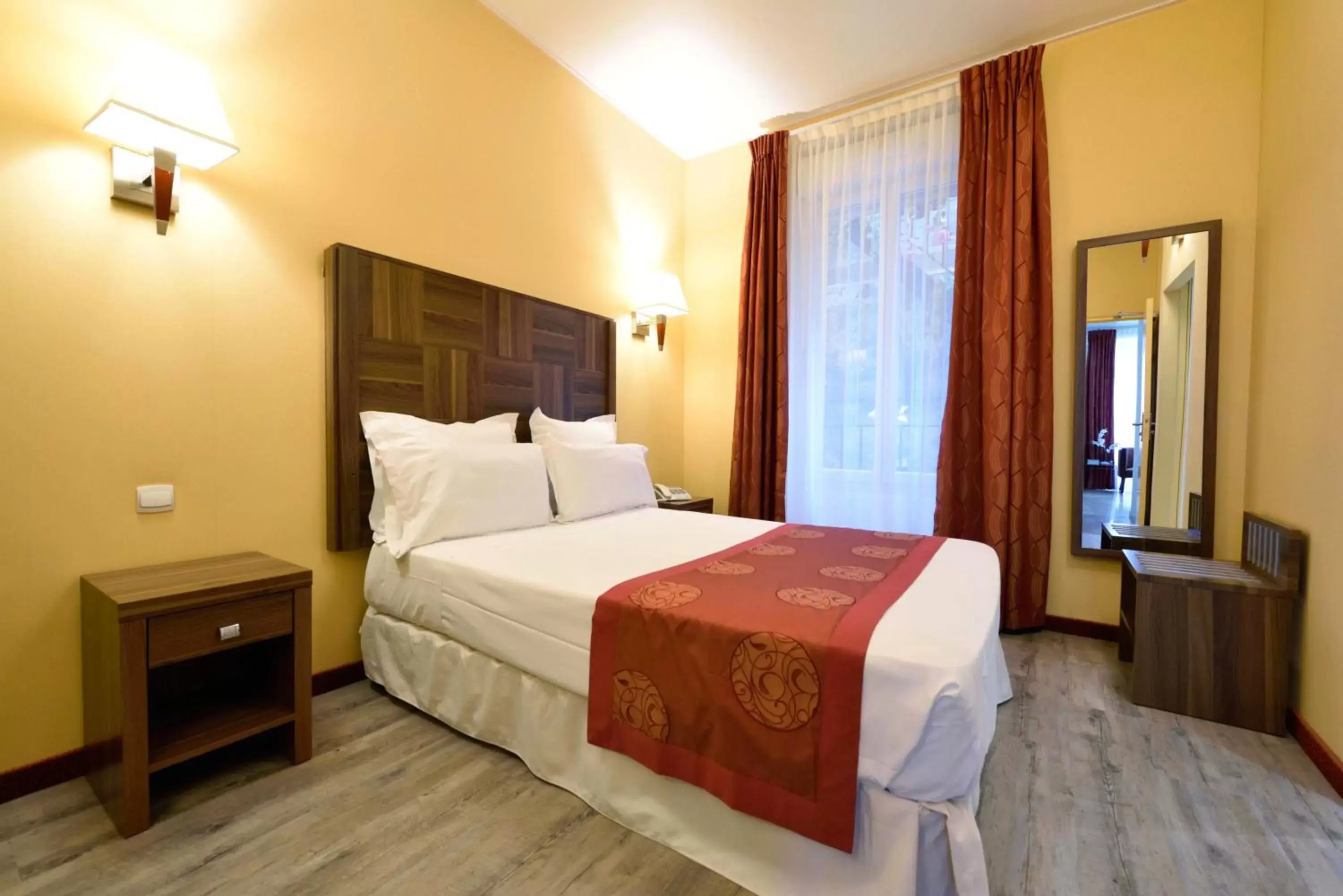 Classic Double Room with Garden View in Hotel Capitole