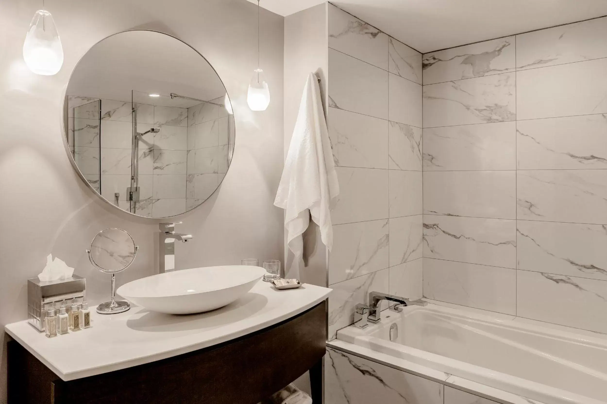 Bathroom in Saint-Sulpice Hotel