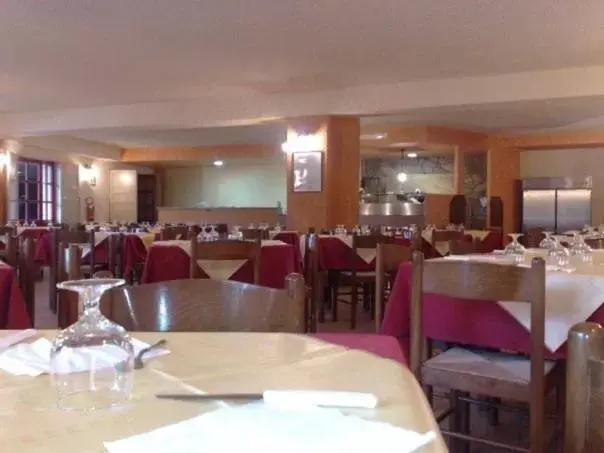 Restaurant/Places to Eat in Hotel Castelmonardo