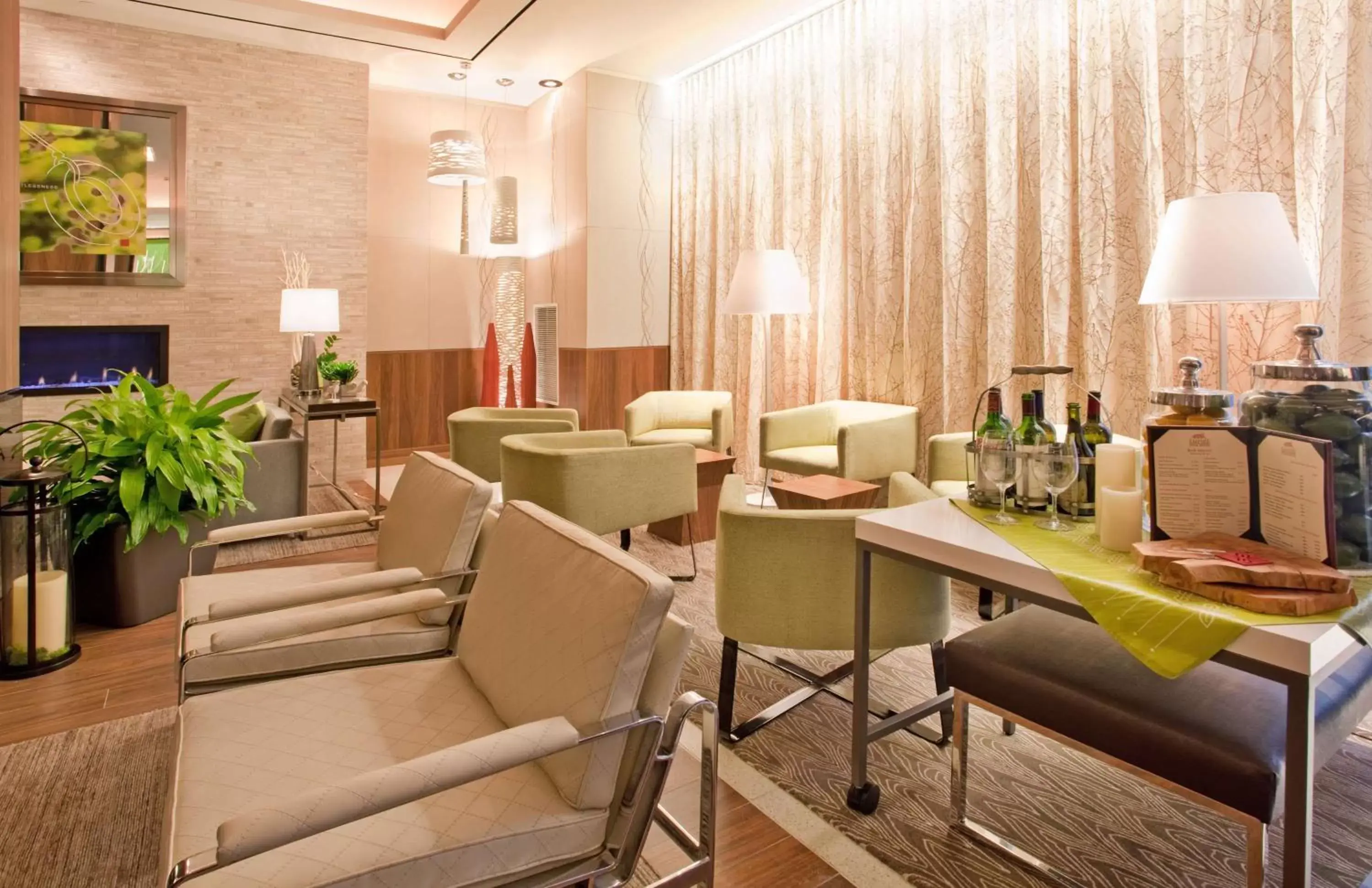Lobby or reception, Lounge/Bar in Hilton Garden Inn New York Central Park South-Midtown West