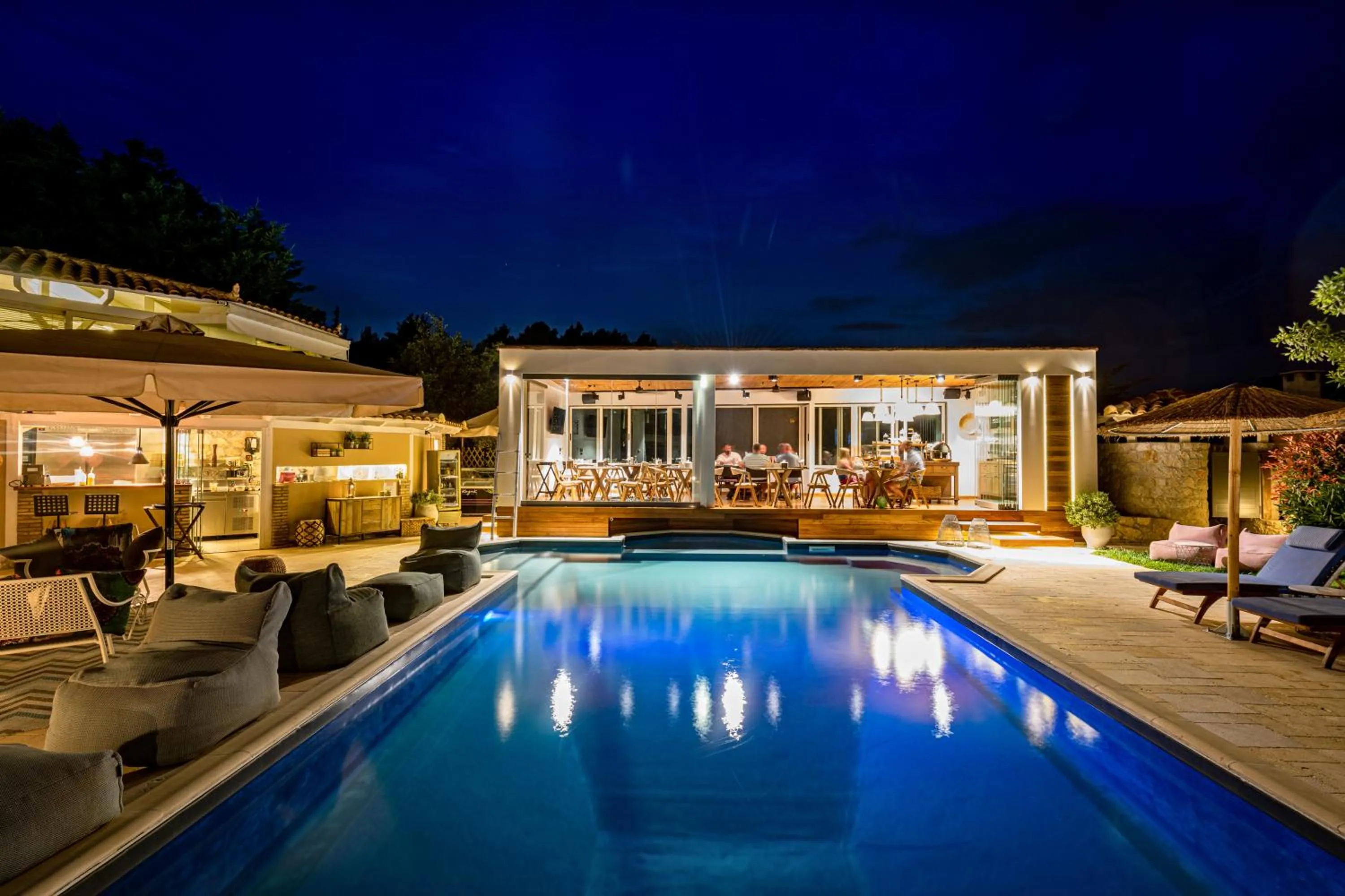 Restaurant/places to eat in Anthemion Suites and Villas