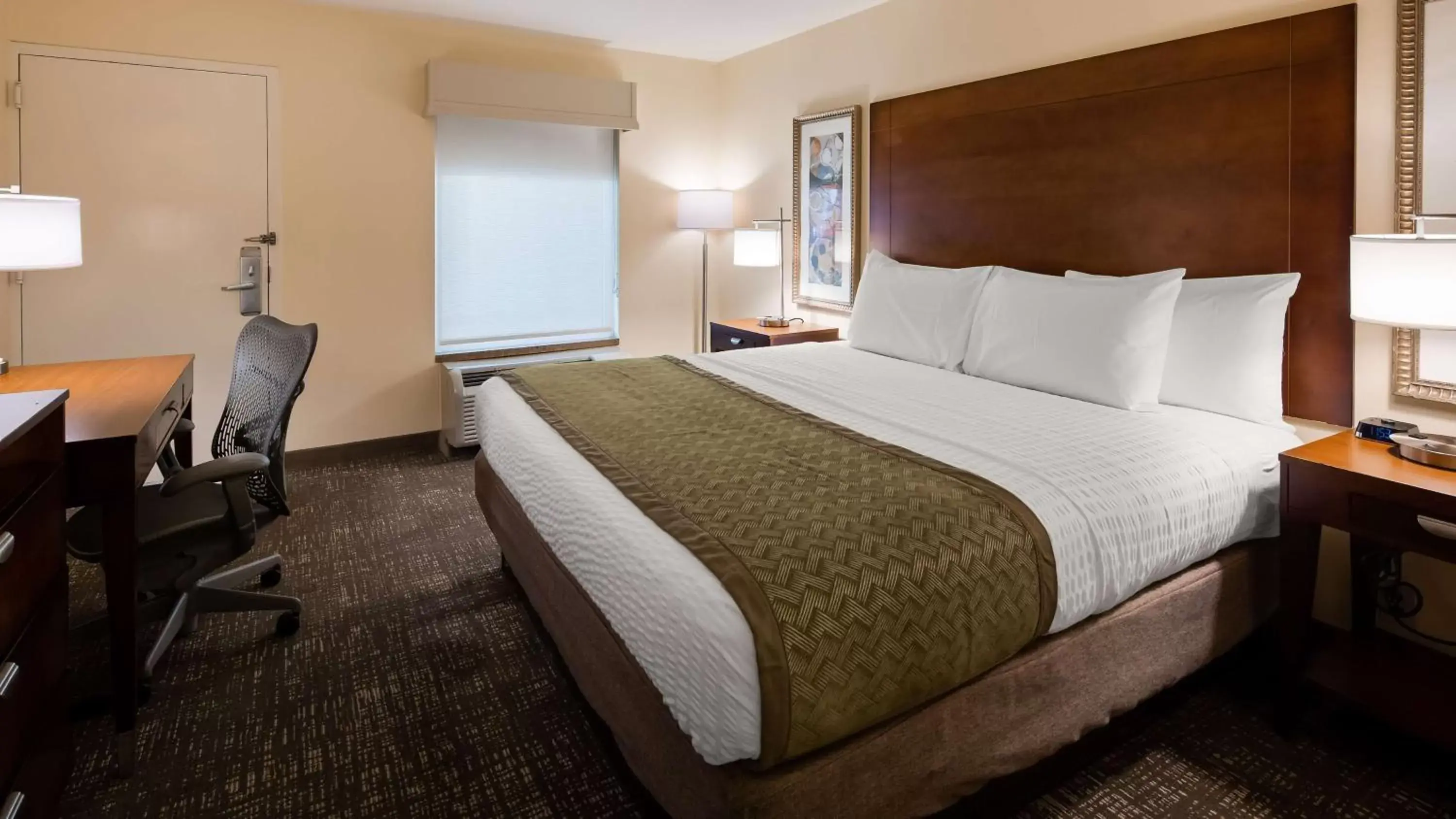 Photo of the whole room, Bed in Best Western Seaway Inn