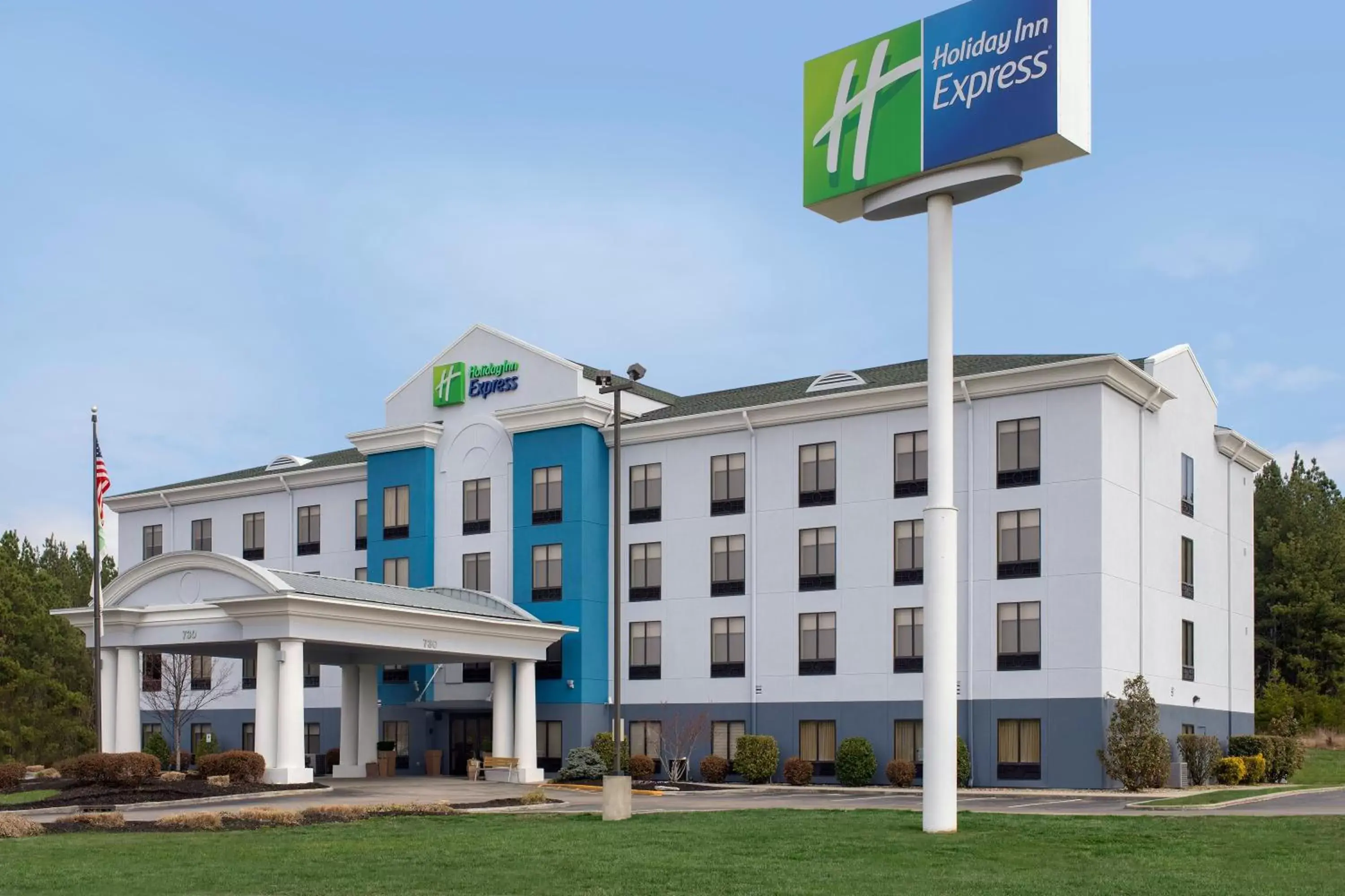 Property Building in Holiday Inn Express Knoxville-Strawberry Plains, an IHG Hotel