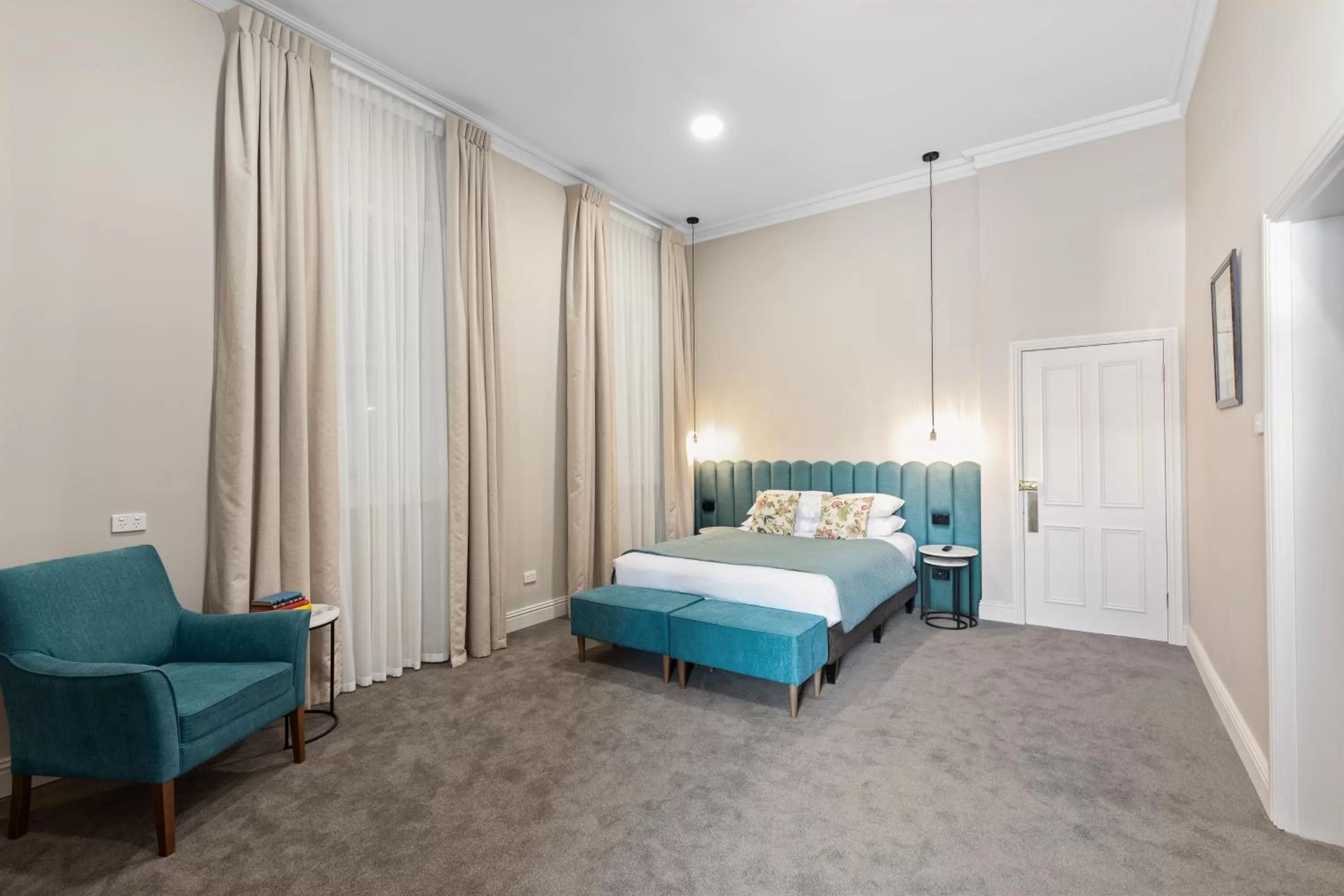 Bed in Mount Gambier Hotel