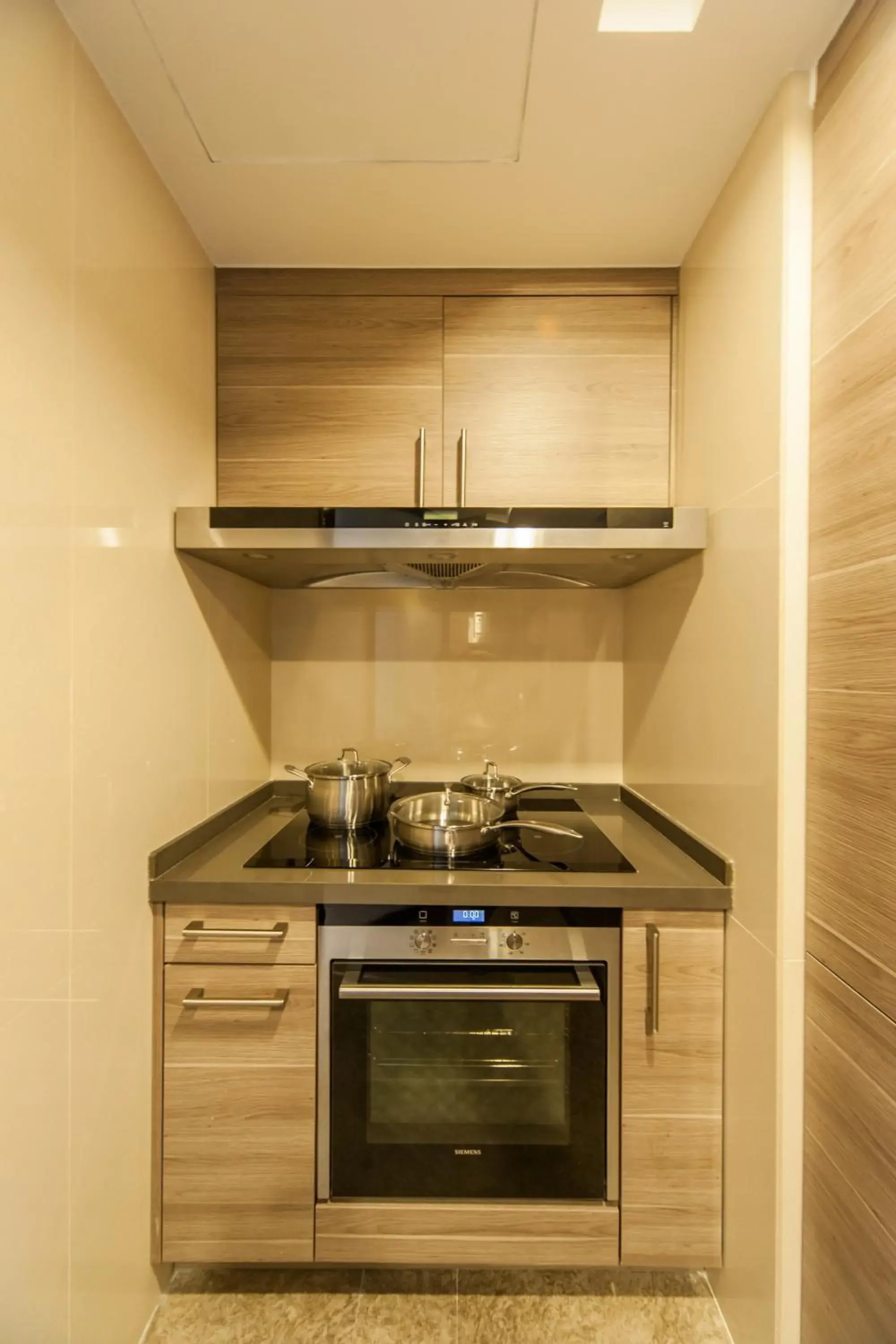 Kitchen or kitchenette, Kitchen/Kitchenette in Ascott IFC Guangzhou Residence