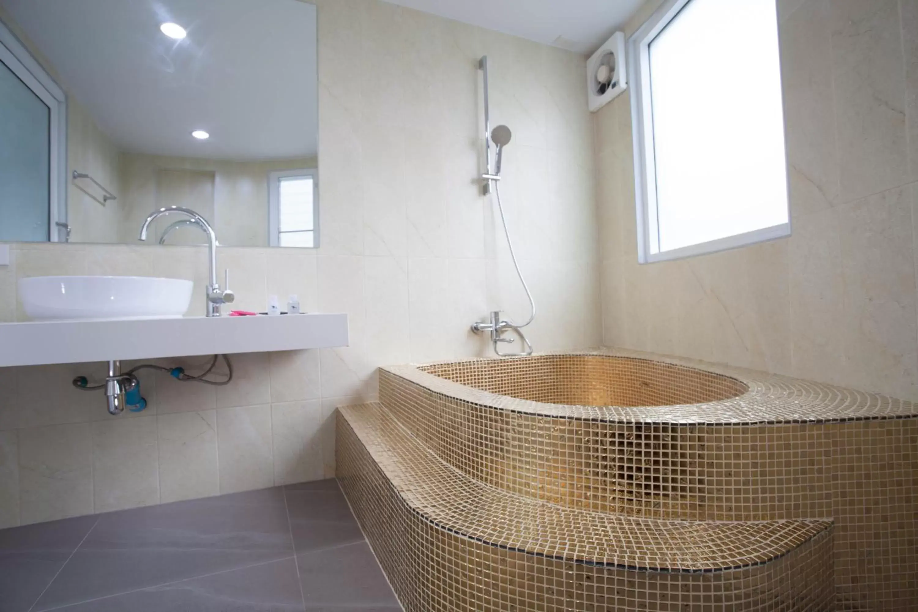 Shower, Bathroom in Arawan Krabi Beach Resort