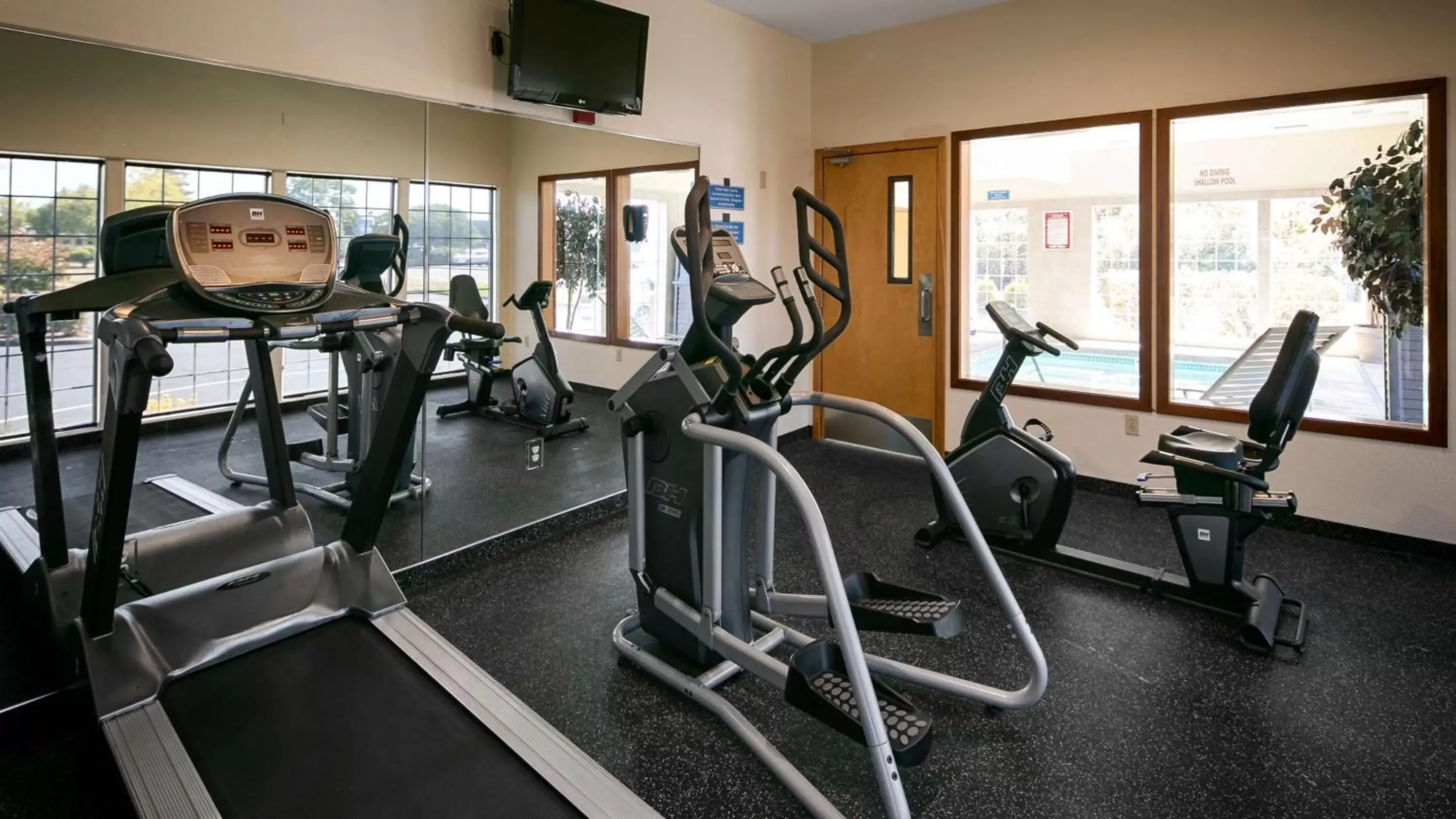 Fitness centre/facilities, Fitness Center/Facilities in Best Western Dallas Inn & Suites
