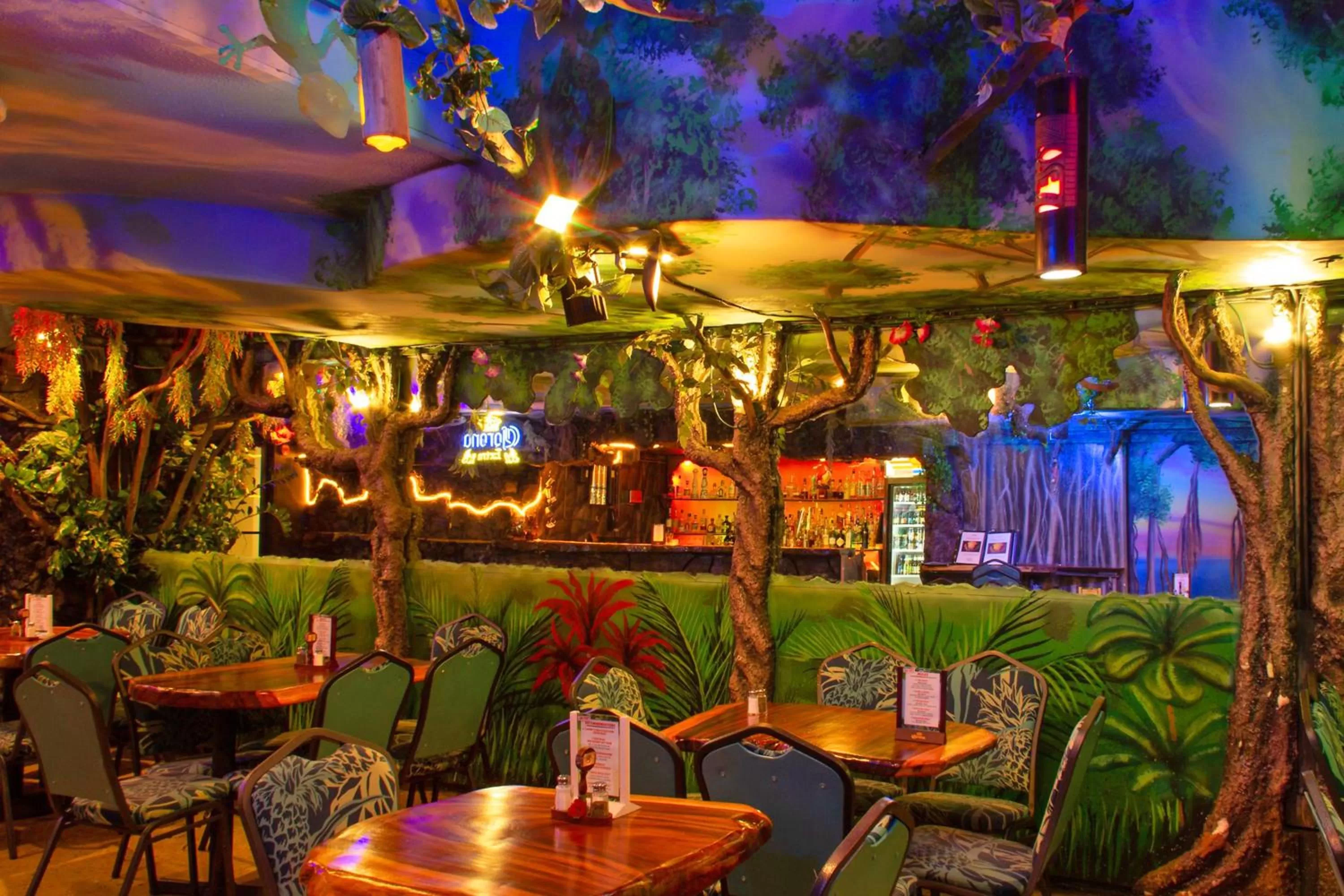 Restaurant/places to eat in Ohia Waikiki Studio Suites