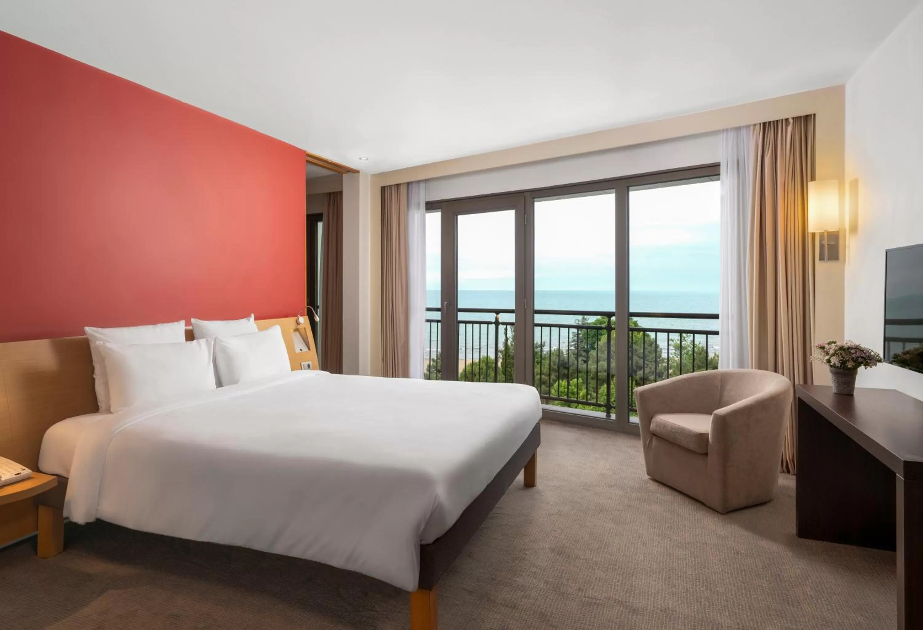 Bedroom, Bed in Novotel Trabzon