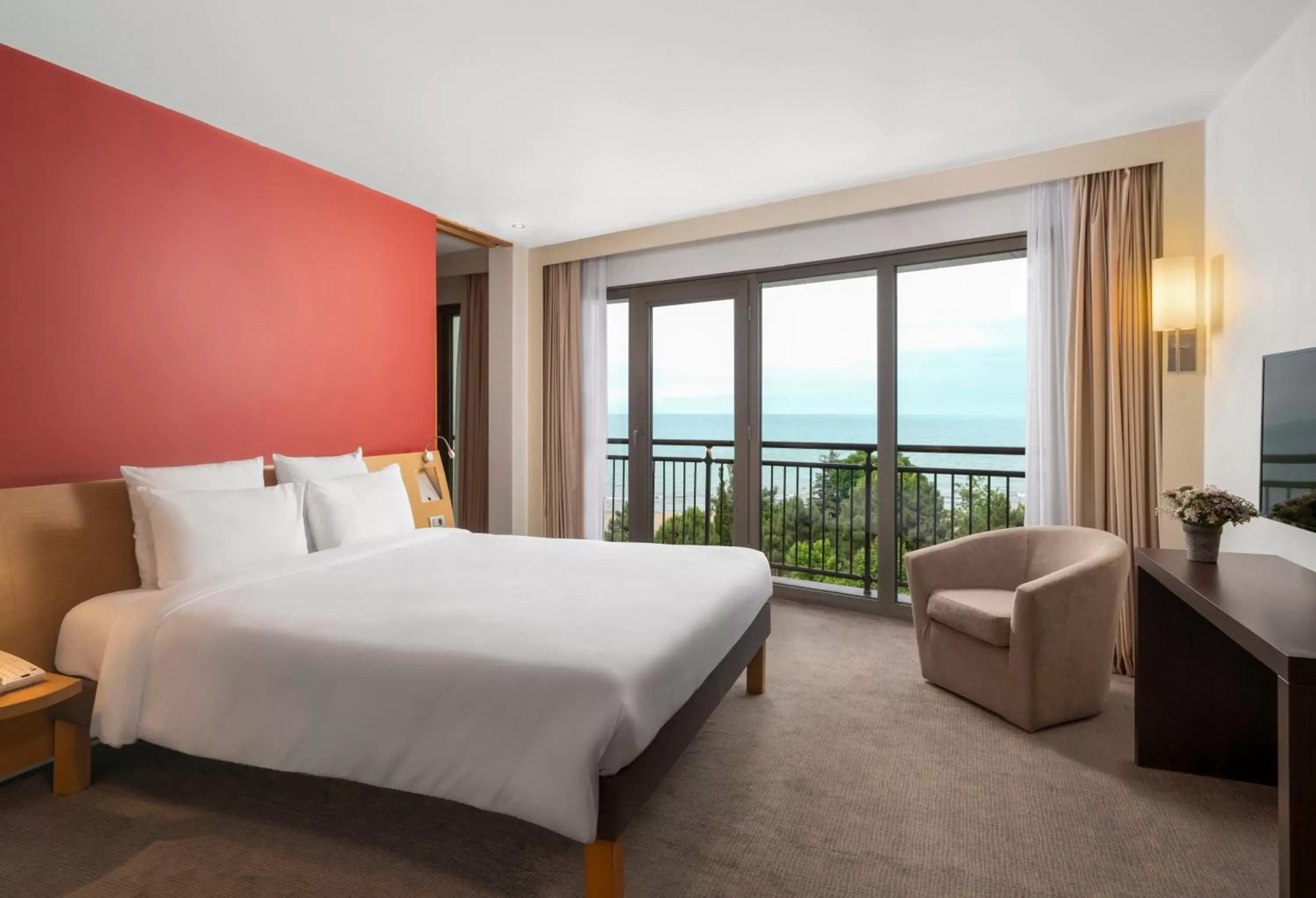 Suite with Double Bed and Sofa Bed in Novotel Trabzon Suite with Double Bed and Sofa Bed in Novotel Trabzon