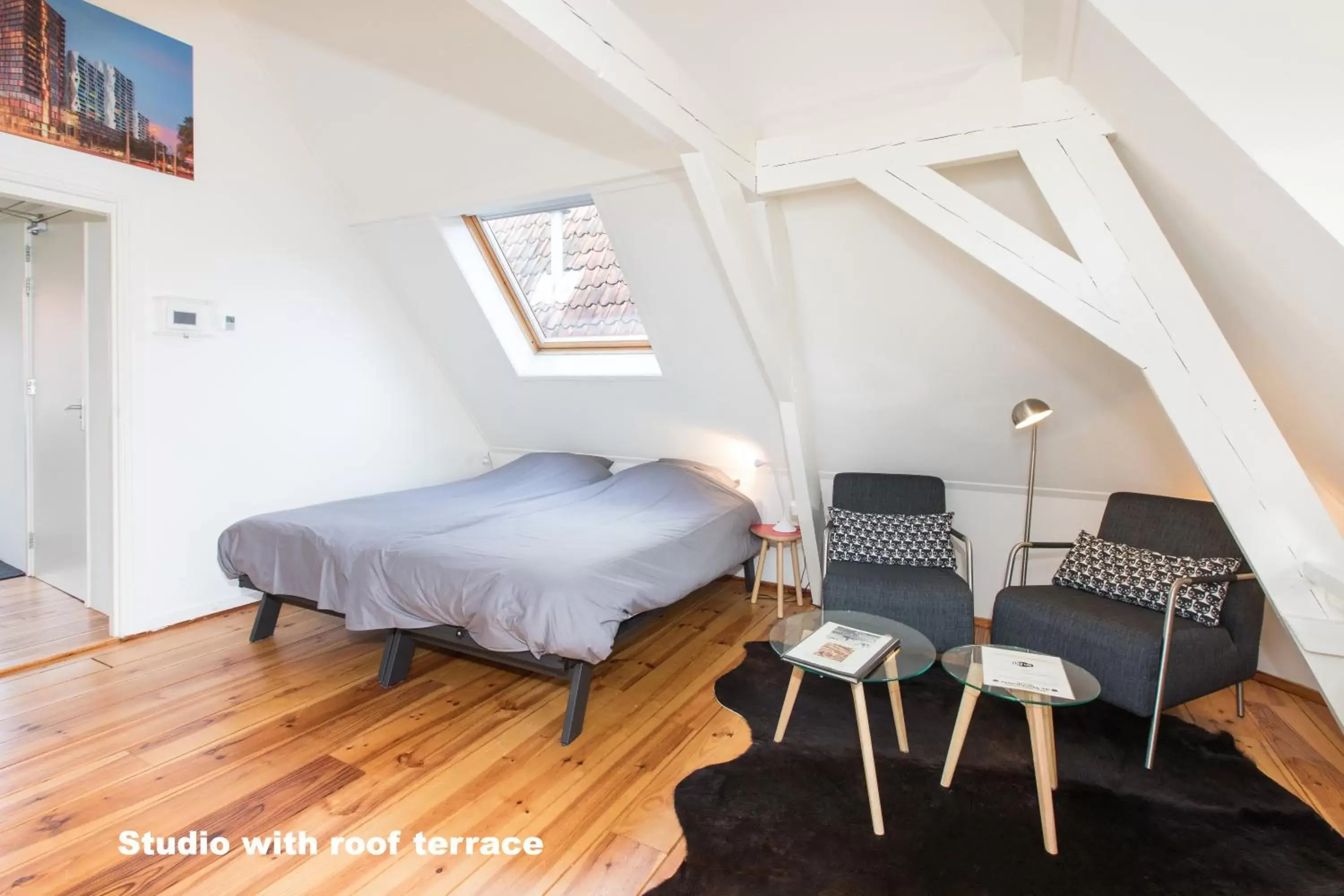 Living room, Bed in Hotel de Vischpoorte, hartje Deventer en aan de IJssel