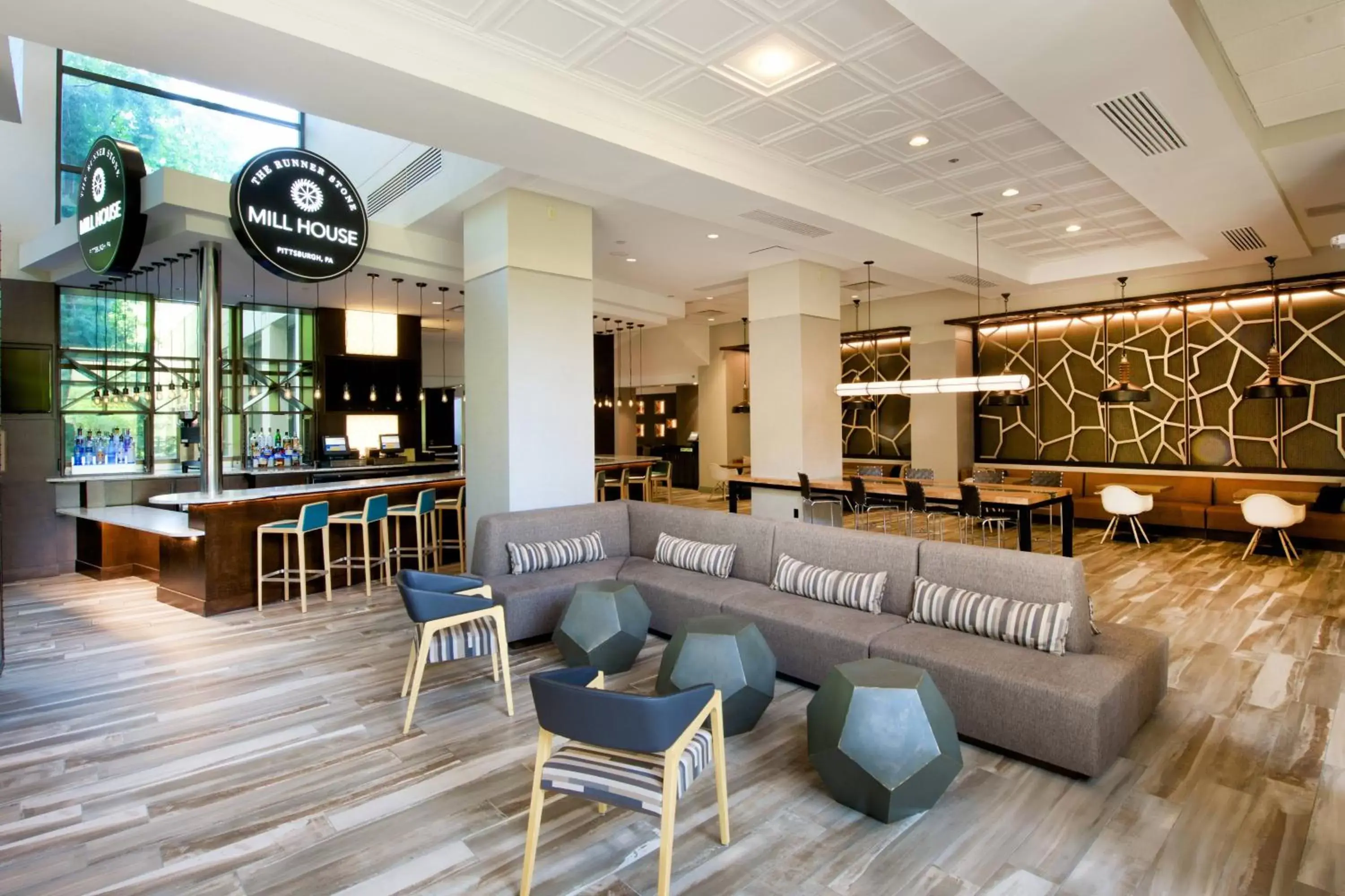 Lounge or bar, Restaurant/Places to Eat in Pittsburgh Airport Marriott