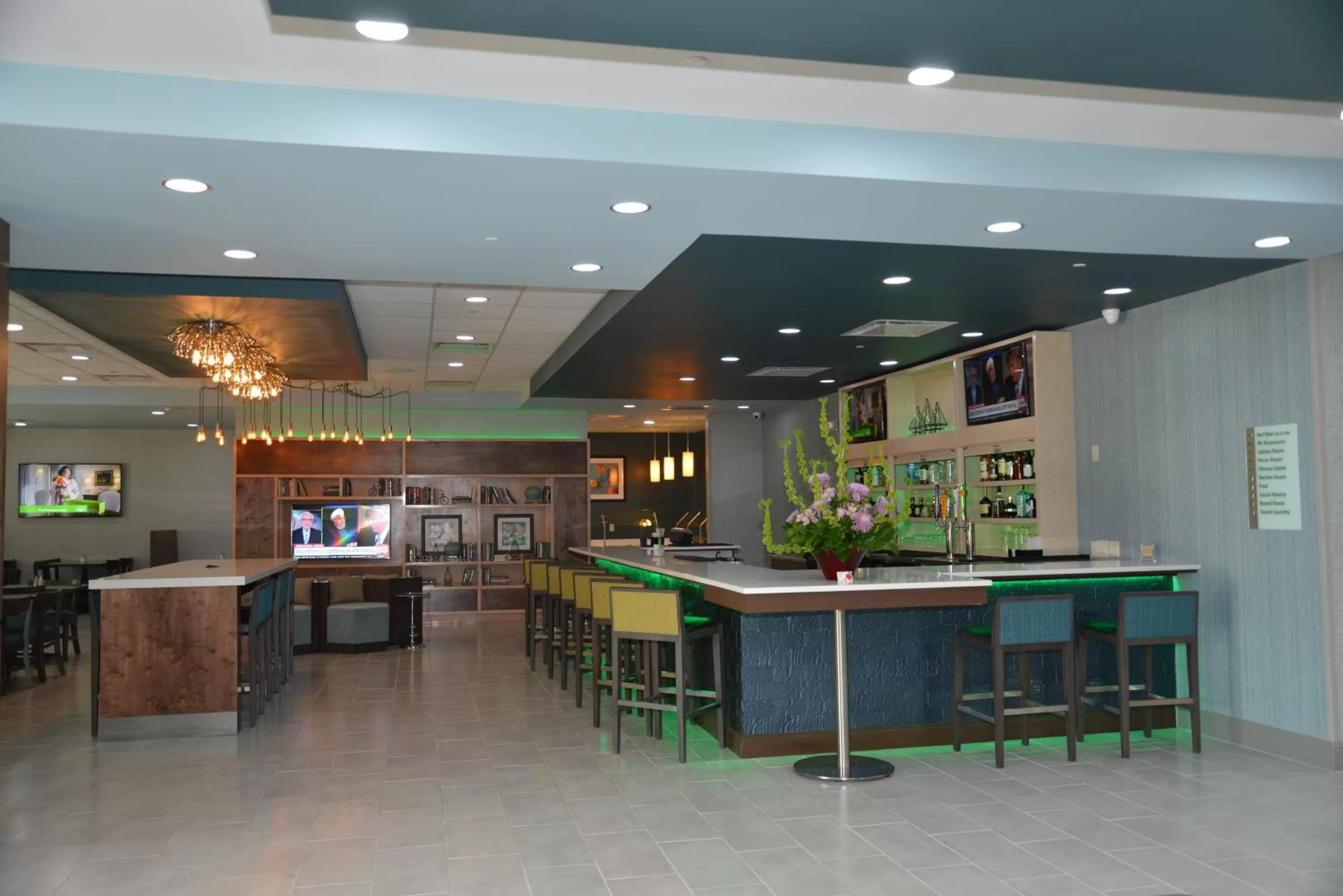 Lounge or bar in Holiday Inn - Beaumont East-Medical Ctr Area by IHG