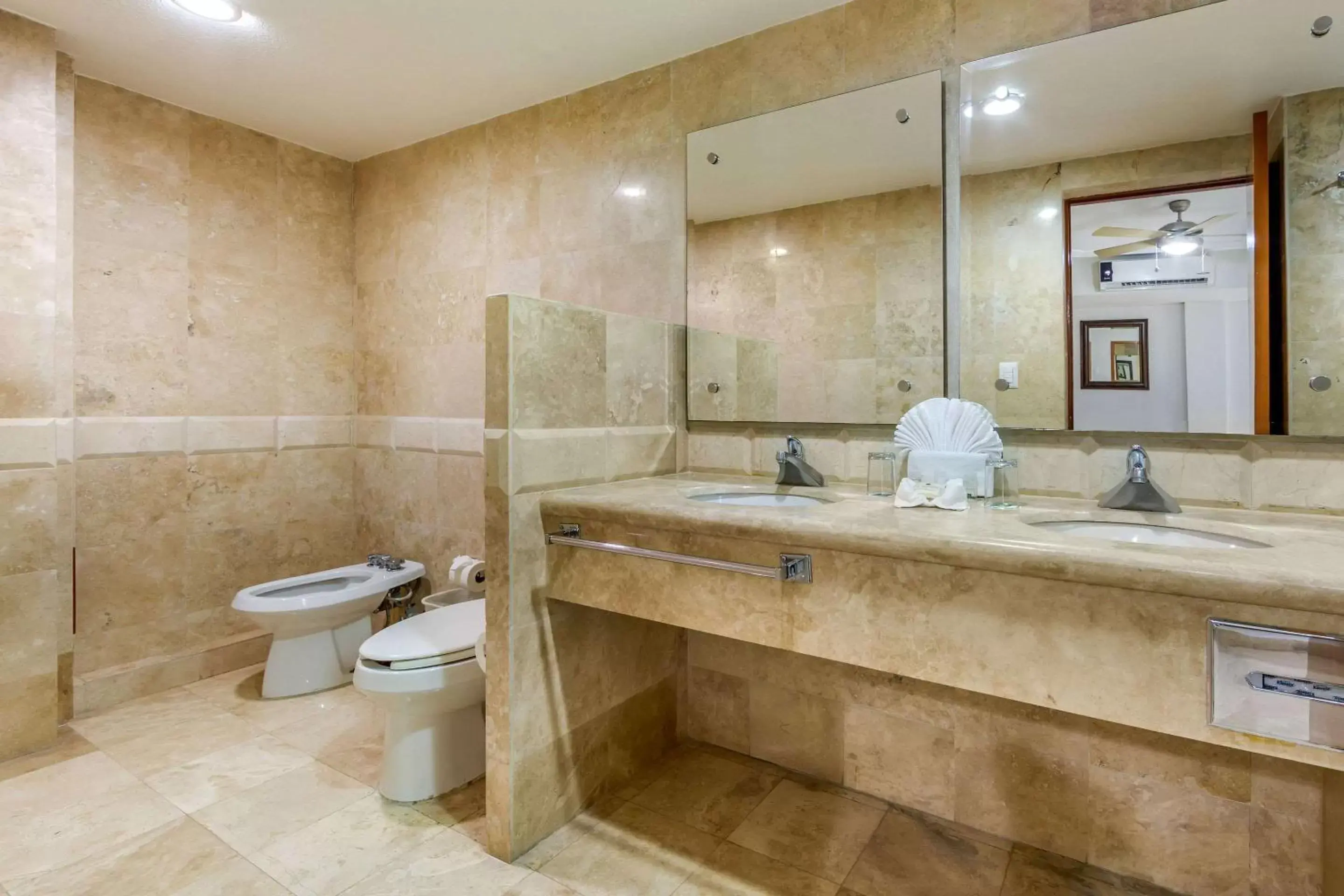 Bedroom, Bathroom in Quality Inn Mazatlan