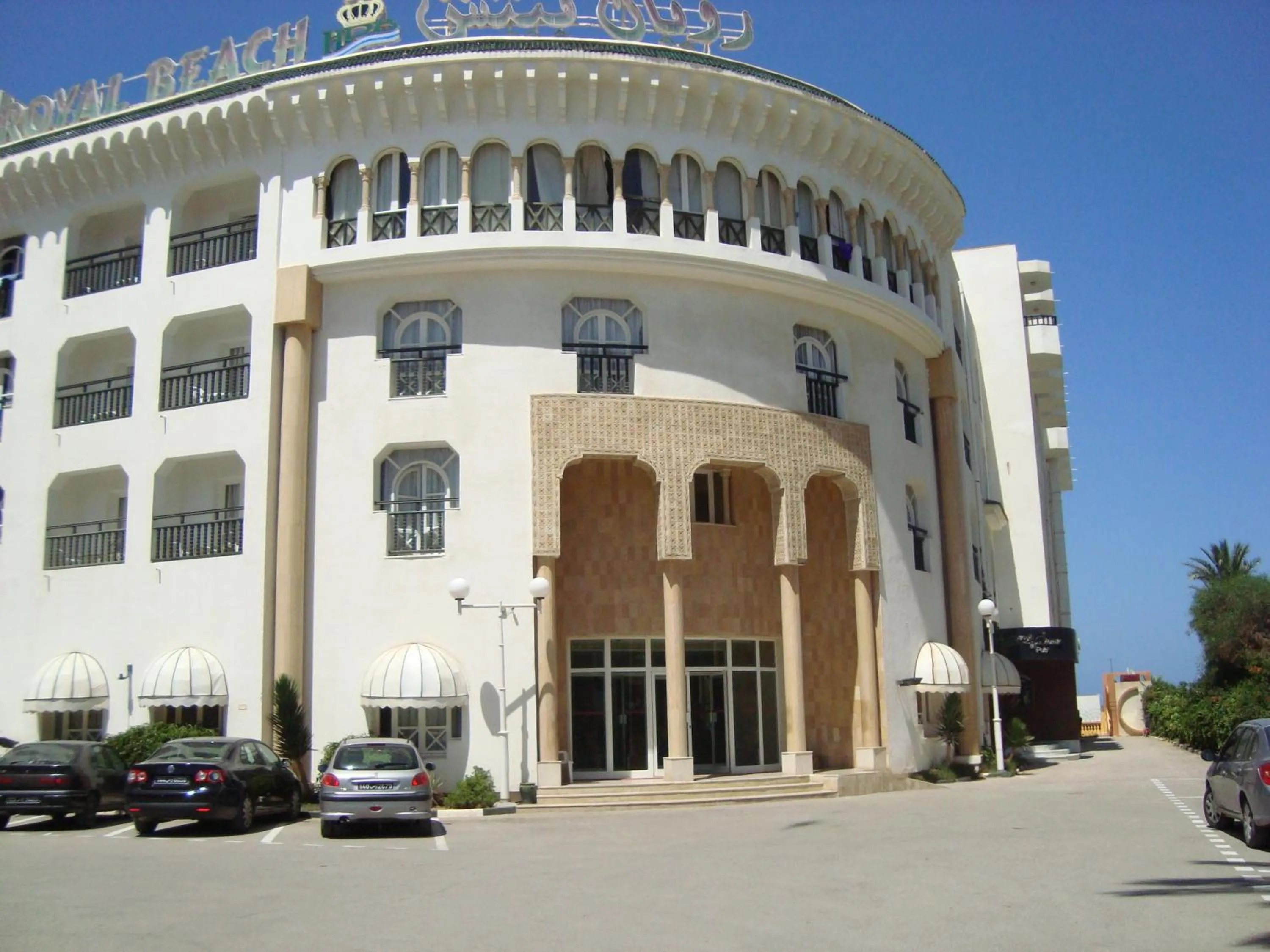 Facade/entrance in Hotel Royal Beach
