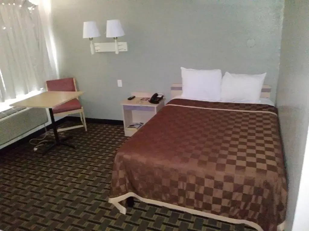 Bed in Americas Best Value Inn Amarillo Airport/Grand Street