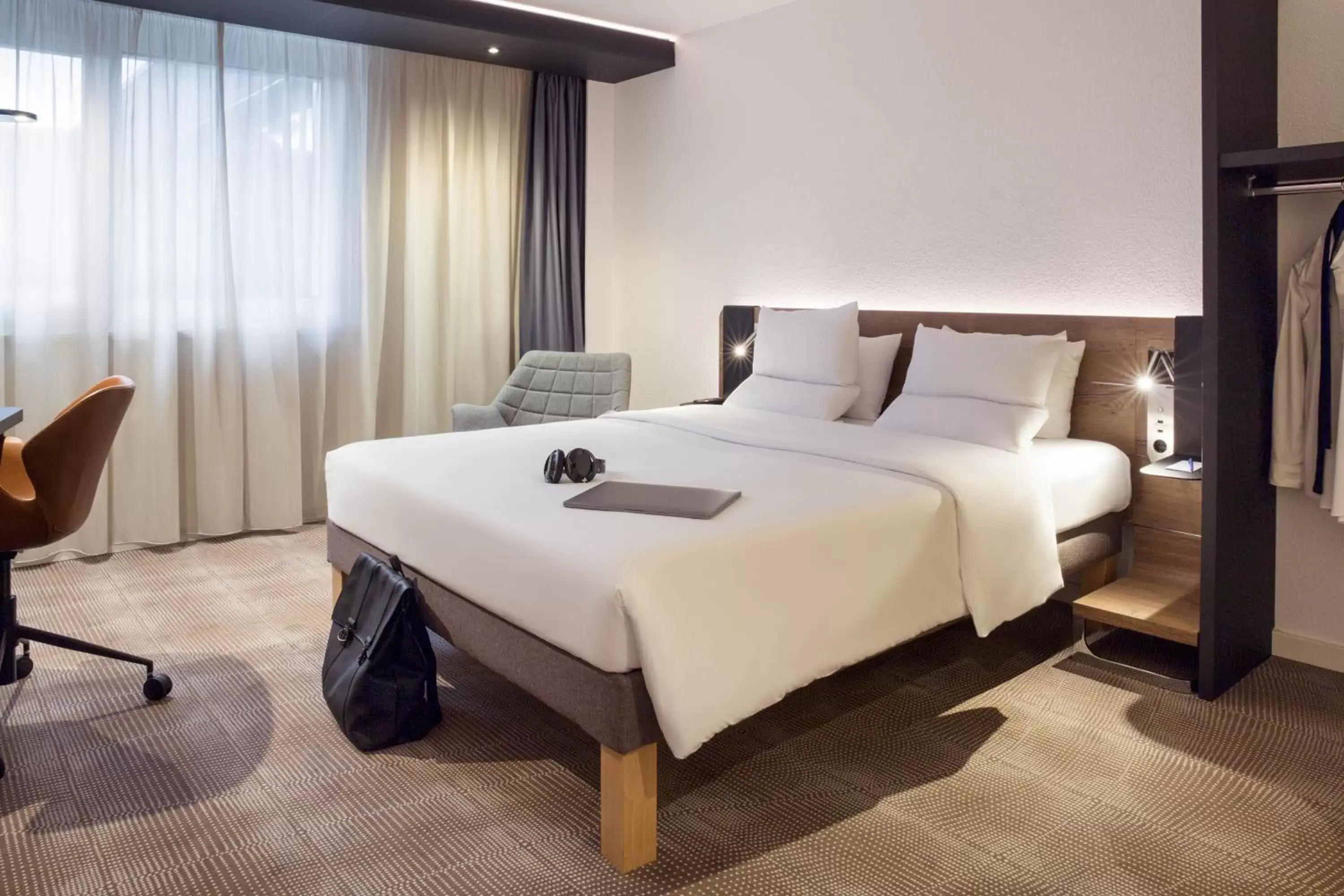 Staff, Bed in Novotel Lausanne Bussigny