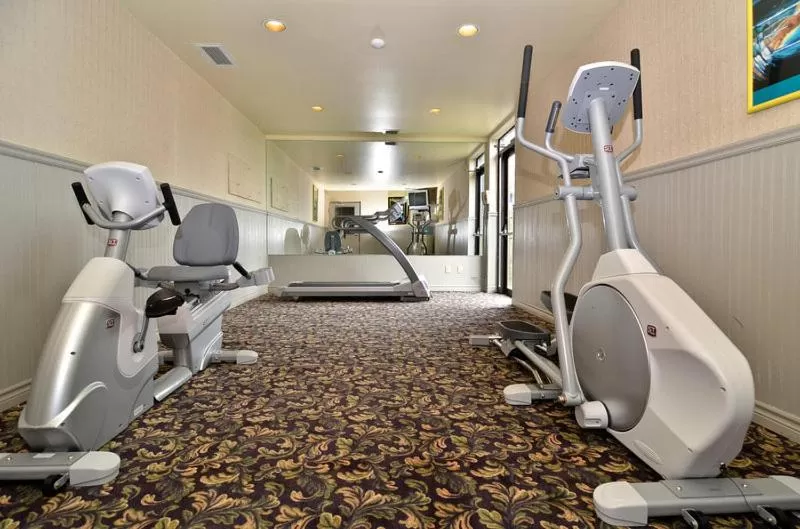 Fitness centre/facilities in Days Inn by Wyndham Renfrew Conference Centre