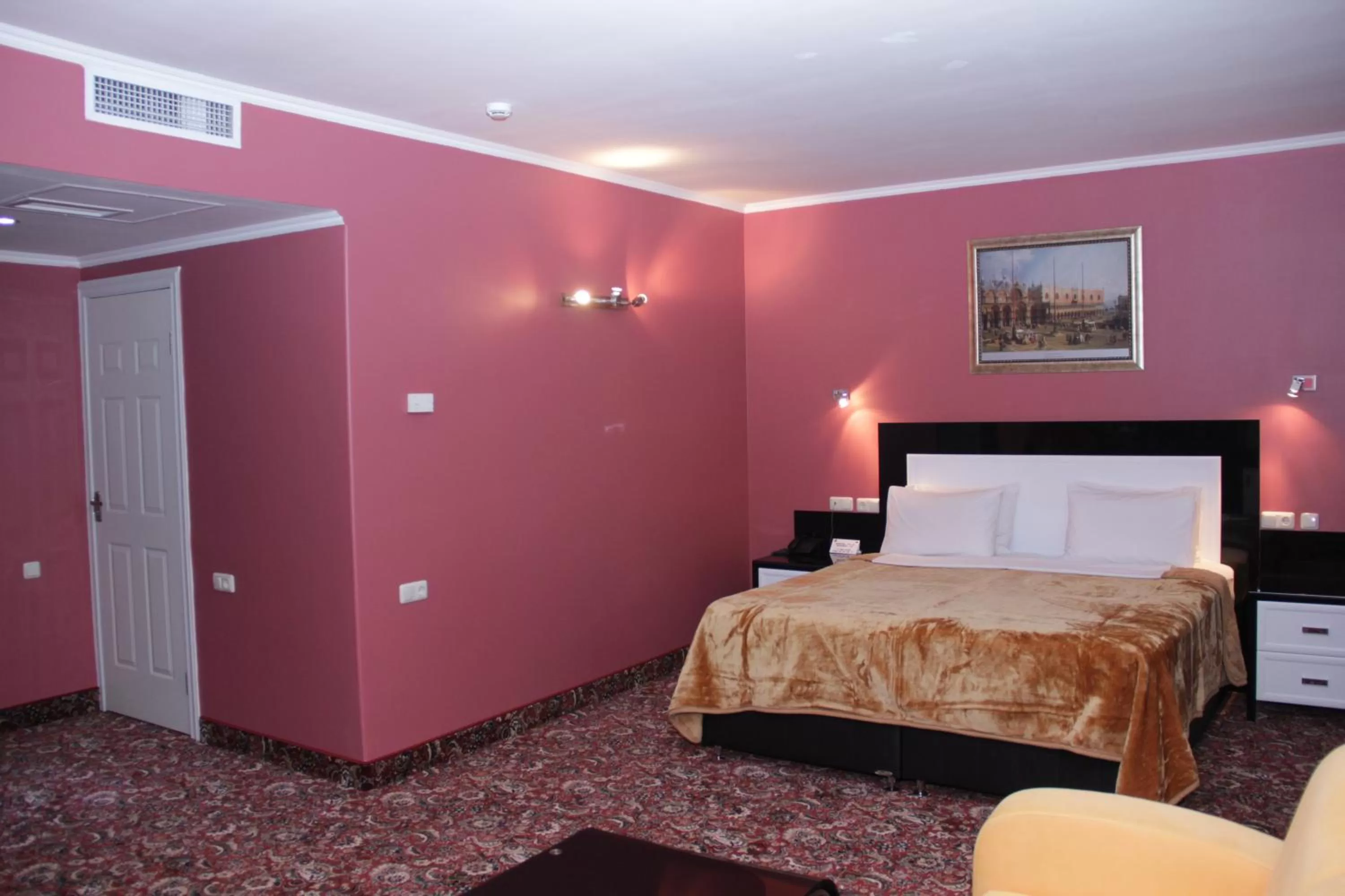 Bedroom, Bed in Erebuni Hotel Yerevan
