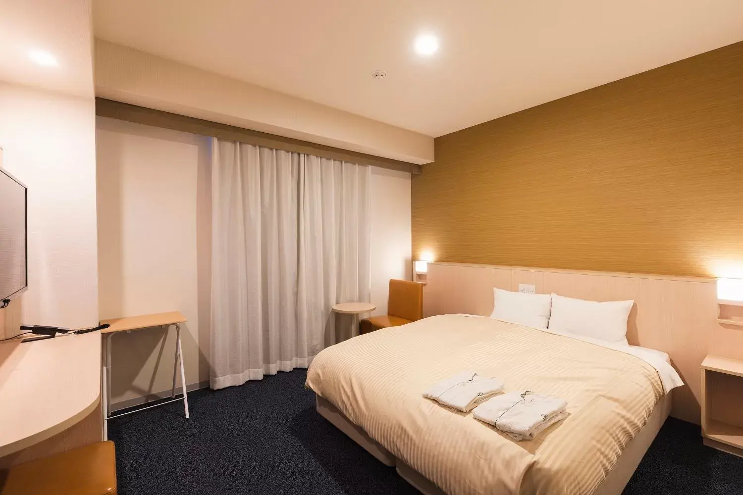 Photo of the whole room, Bed in Sotetsu Fresa Inn Kyoto-Shijokarasuma